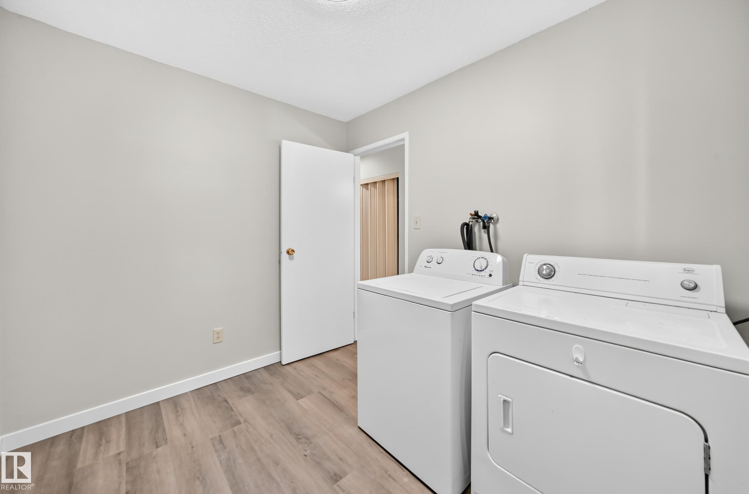 #6 1820 56 St Nw, Edmonton, AB - Indoor Photo Showing Laundry Room