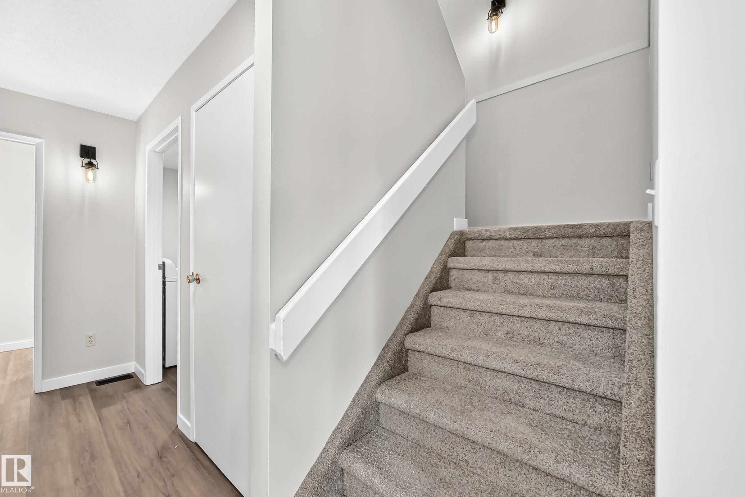 #6 1820 56 St Nw, Edmonton, AB - Indoor Photo Showing Other Room