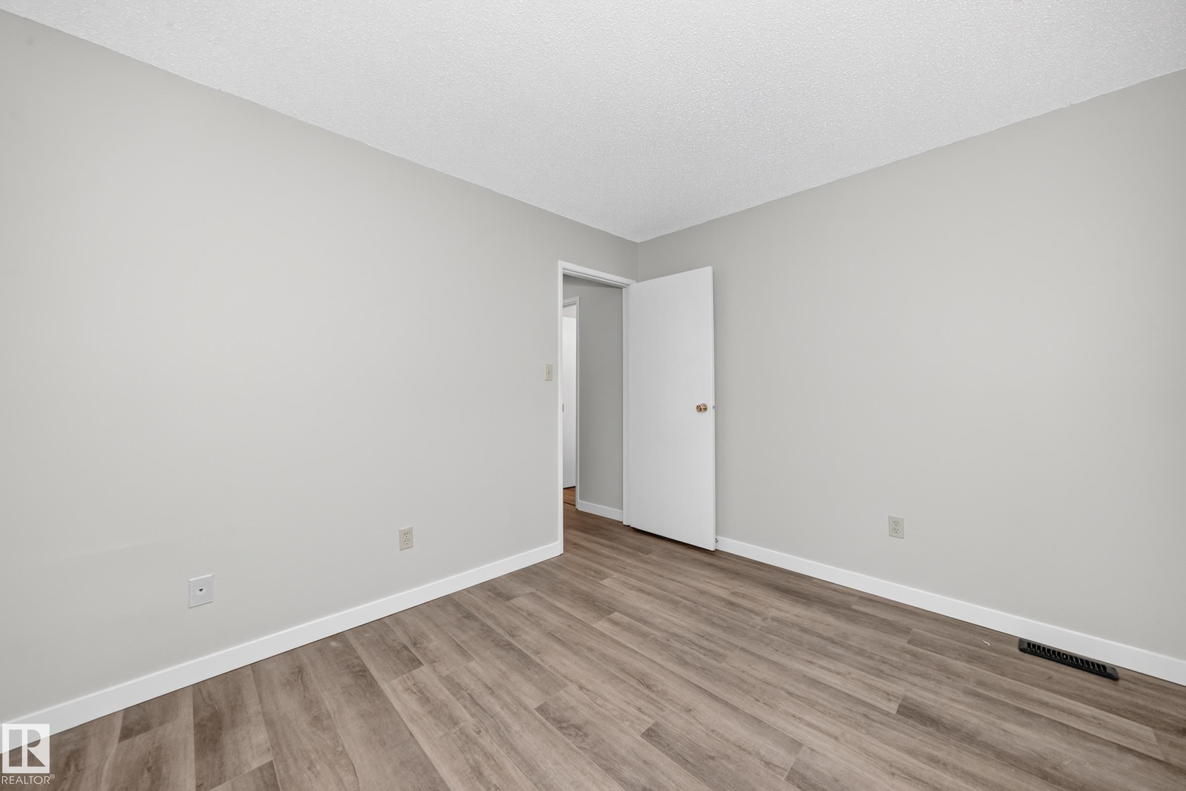 #6 1820 56 St Nw, Edmonton, AB - Indoor Photo Showing Other Room