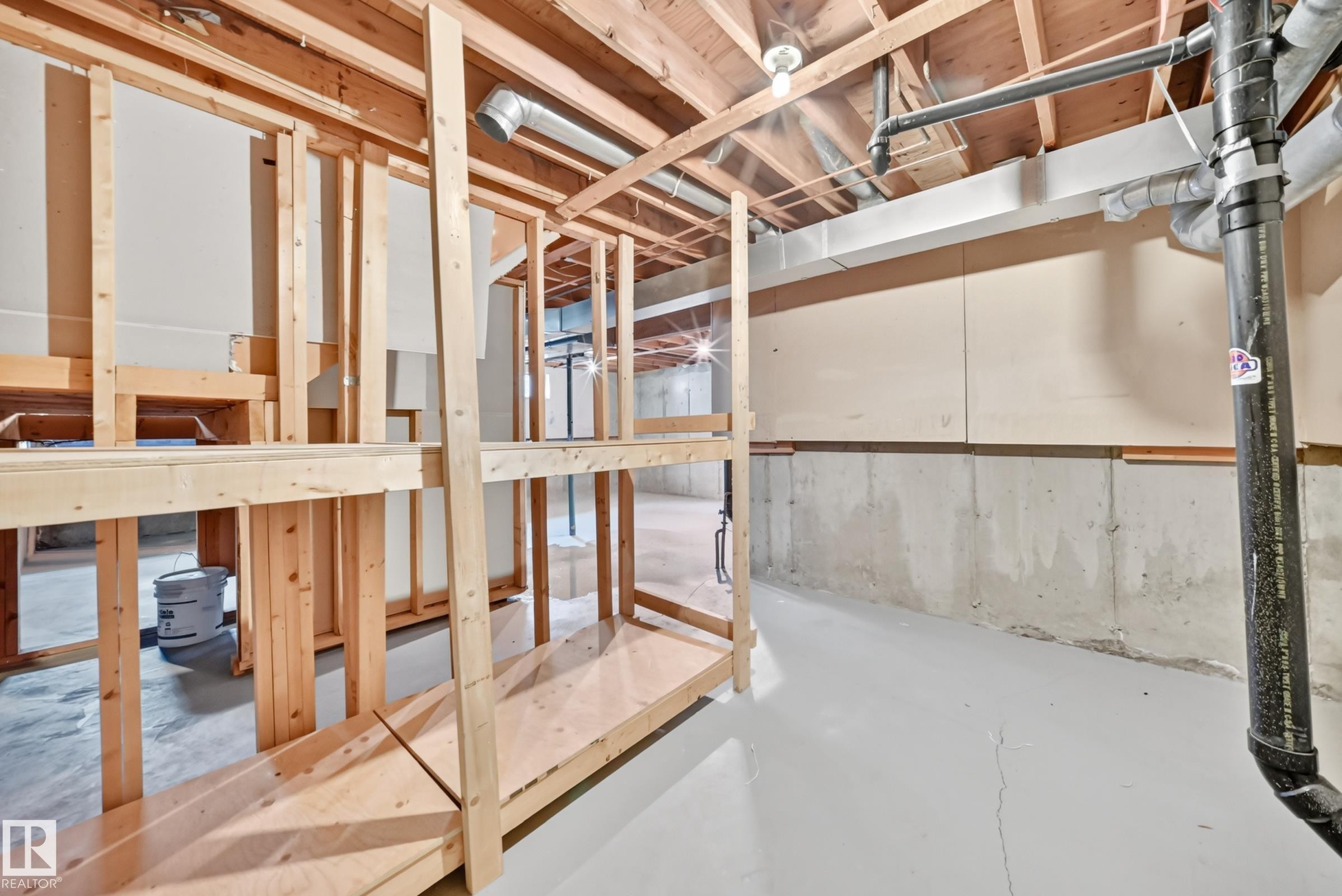 #6 1820 56 St Nw, Edmonton, AB - Indoor
