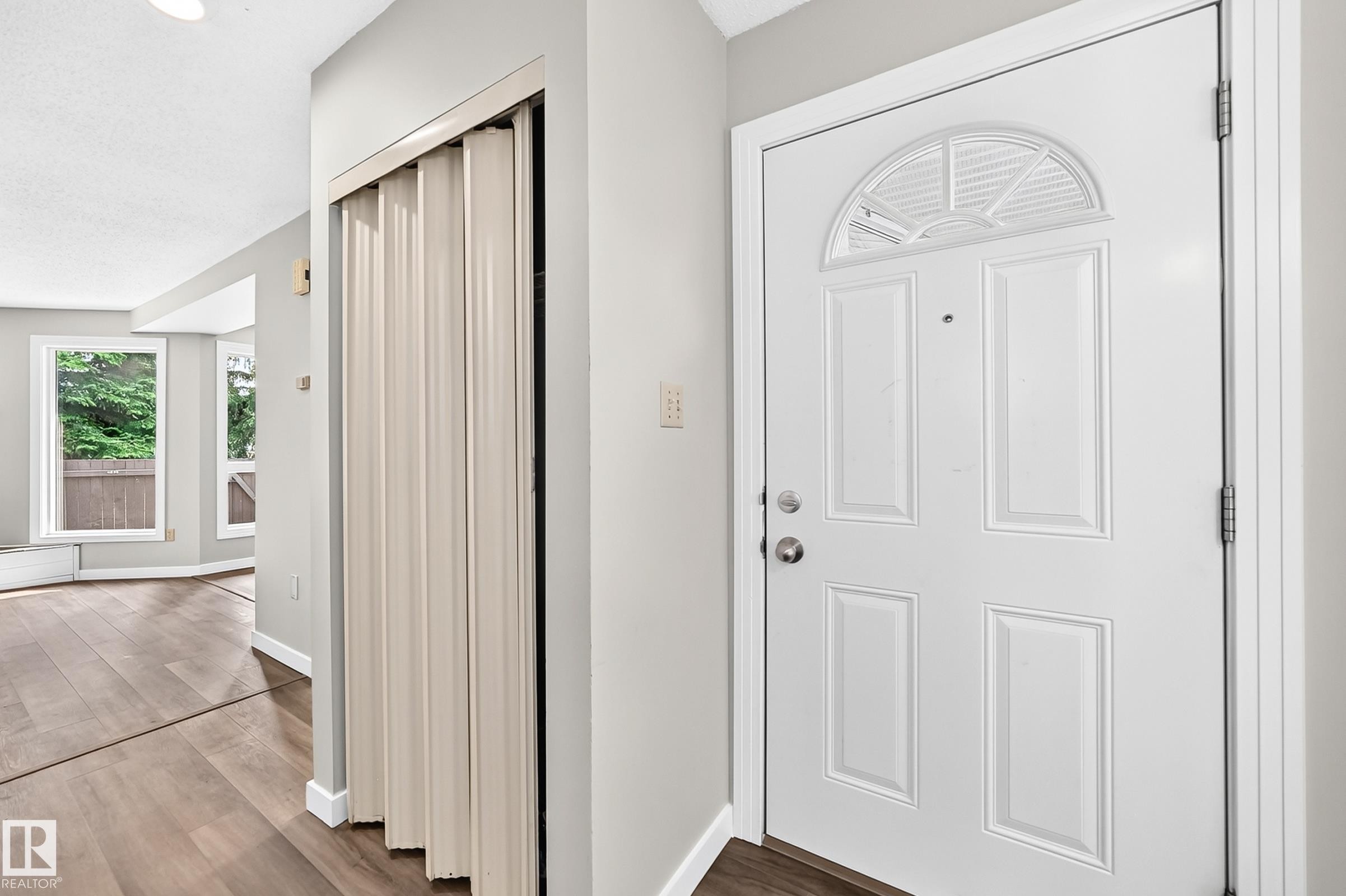 #6 1820 56 St Nw, Edmonton, AB - Indoor Photo Showing Other Room