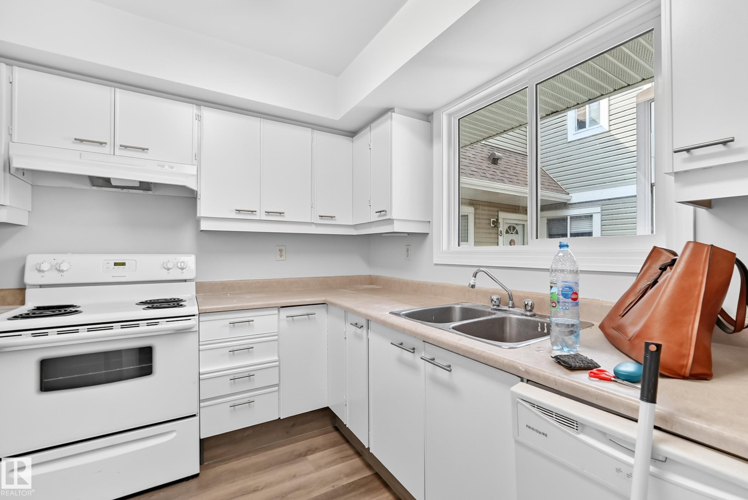 #6 1820 56 St Nw, Edmonton, AB - Indoor Photo Showing Kitchen With Double Sink