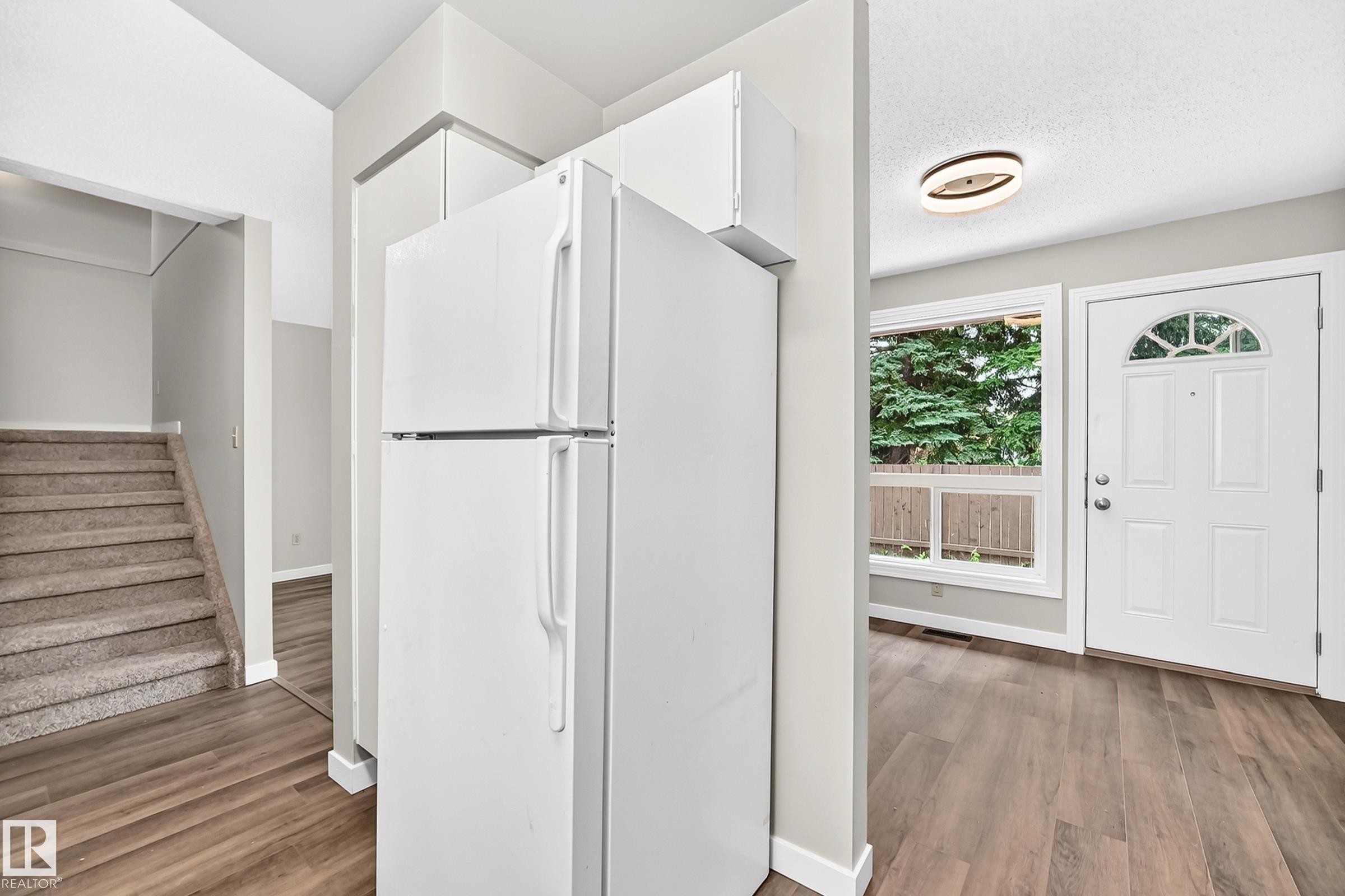 #6 1820 56 St Nw, Edmonton, AB - Indoor Photo Showing Other Room
