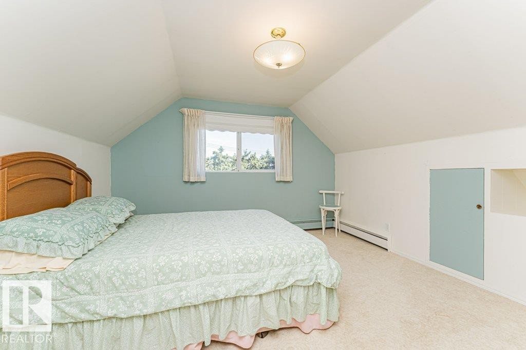 4 Jubilee Drive, Fort Saskatchewan, AB - Indoor Photo Showing Bedroom