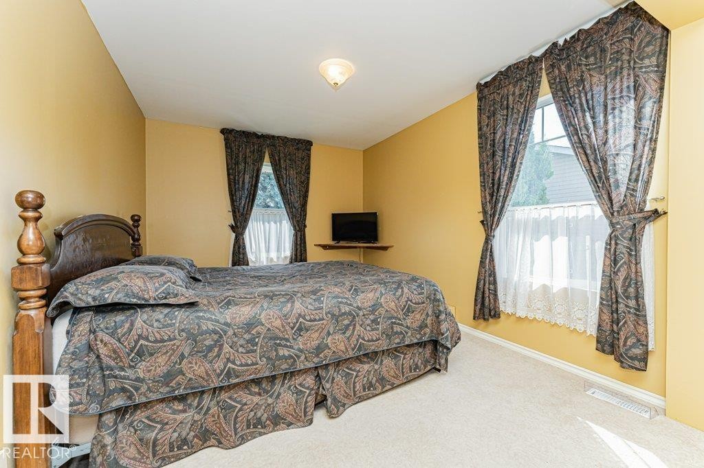 4 Jubilee Drive, Fort Saskatchewan, AB - Indoor Photo Showing Bedroom