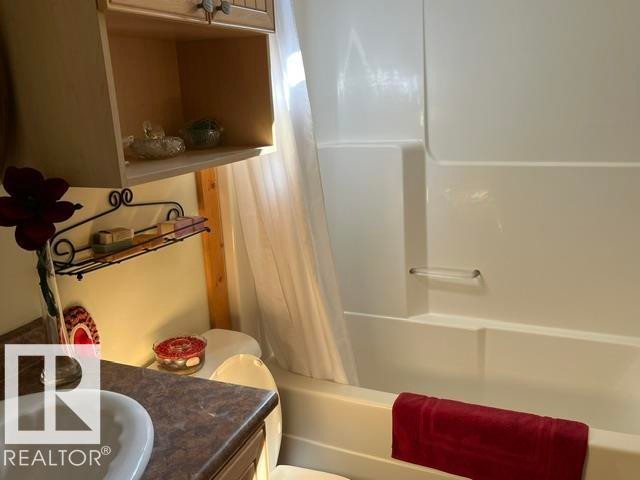 115 Sunset Boulevard, Rural Leduc County, AB - Indoor Photo Showing Bathroom