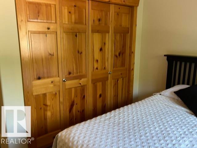 115 Sunset Boulevard, Rural Leduc County, AB - Indoor Photo Showing Bedroom