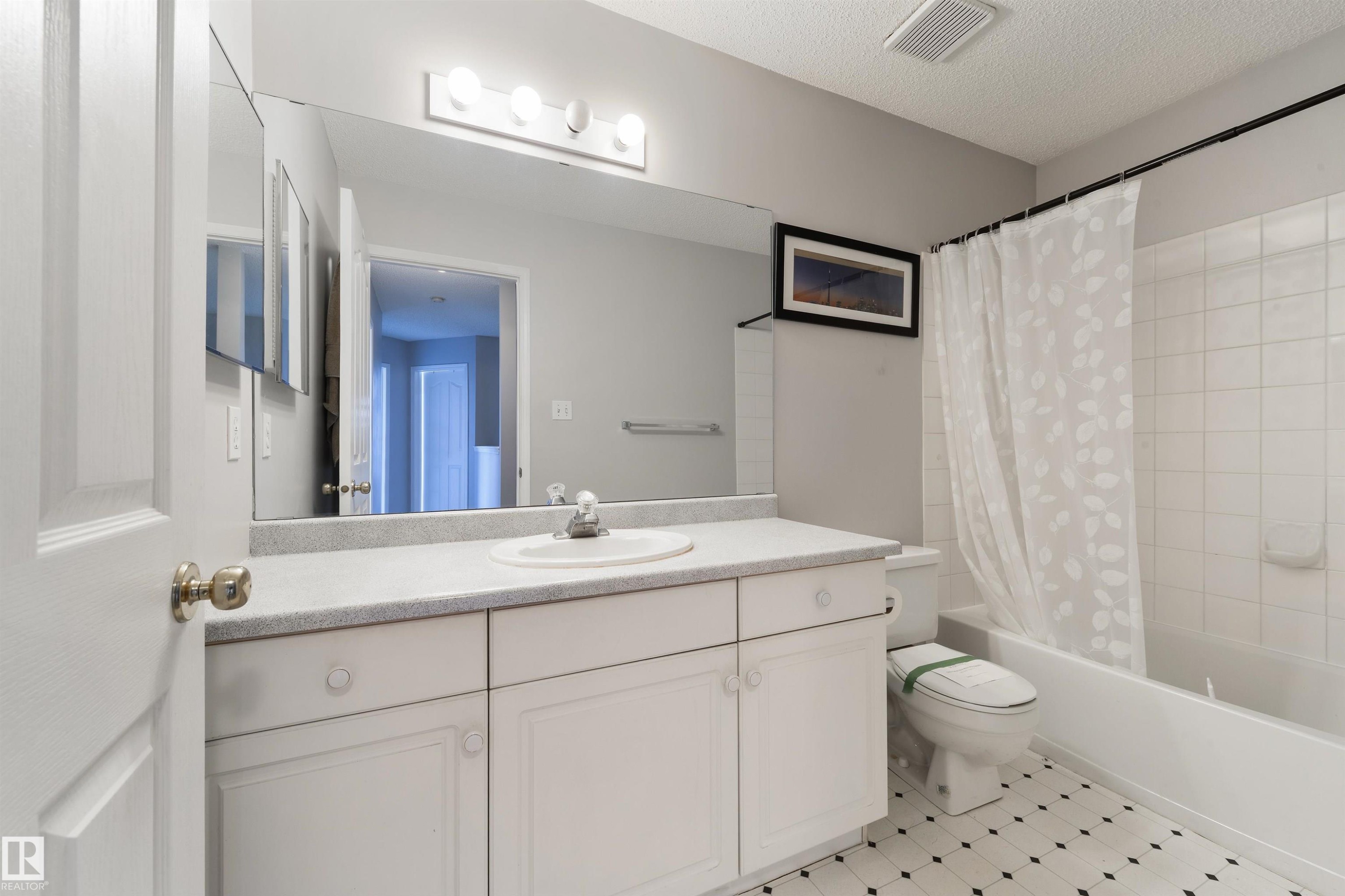 #123 1670 Jamha Rd Nw, Edmonton, AB - Indoor Photo Showing Bathroom