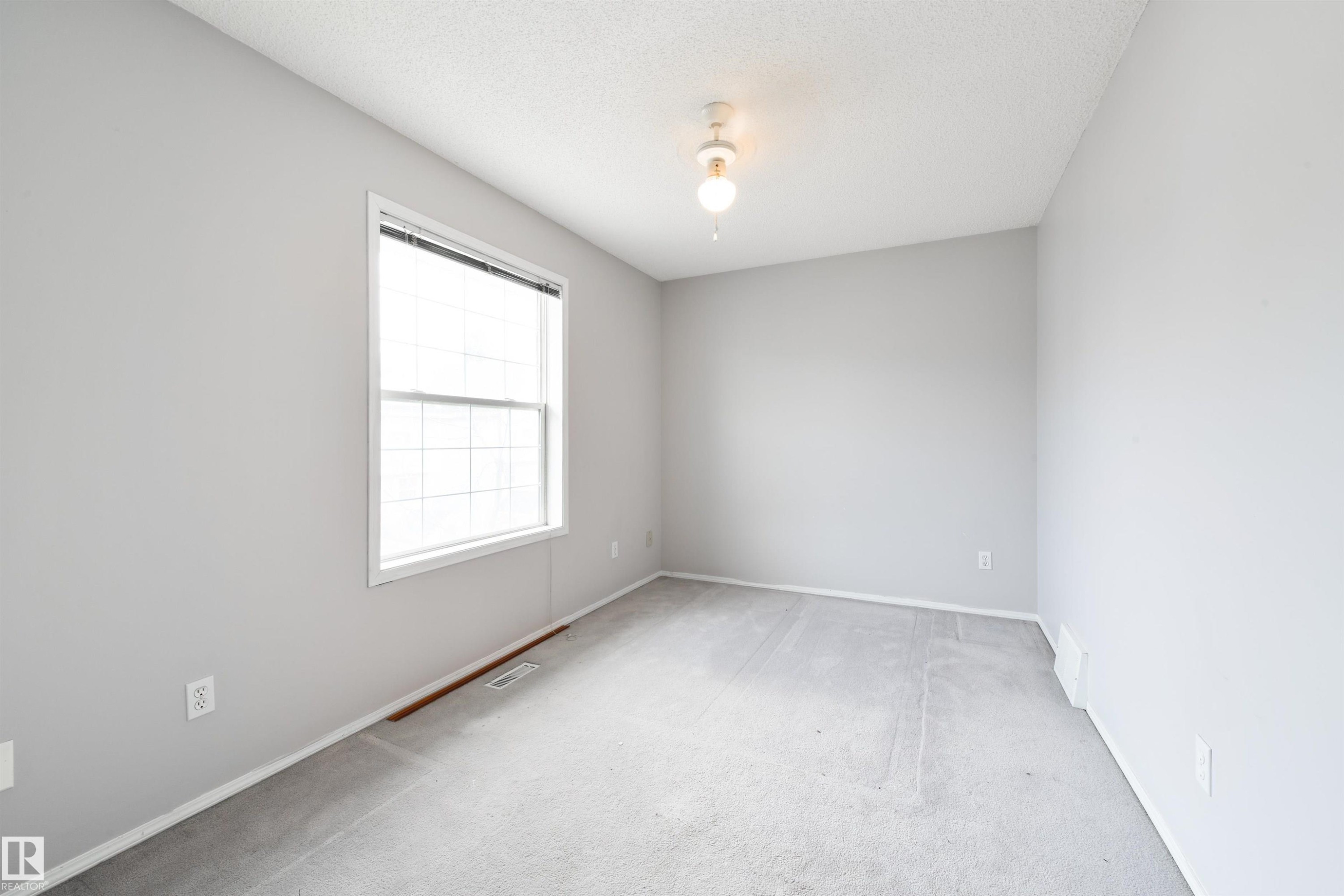 #123 1670 Jamha Rd Nw, Edmonton, AB - Indoor Photo Showing Other Room