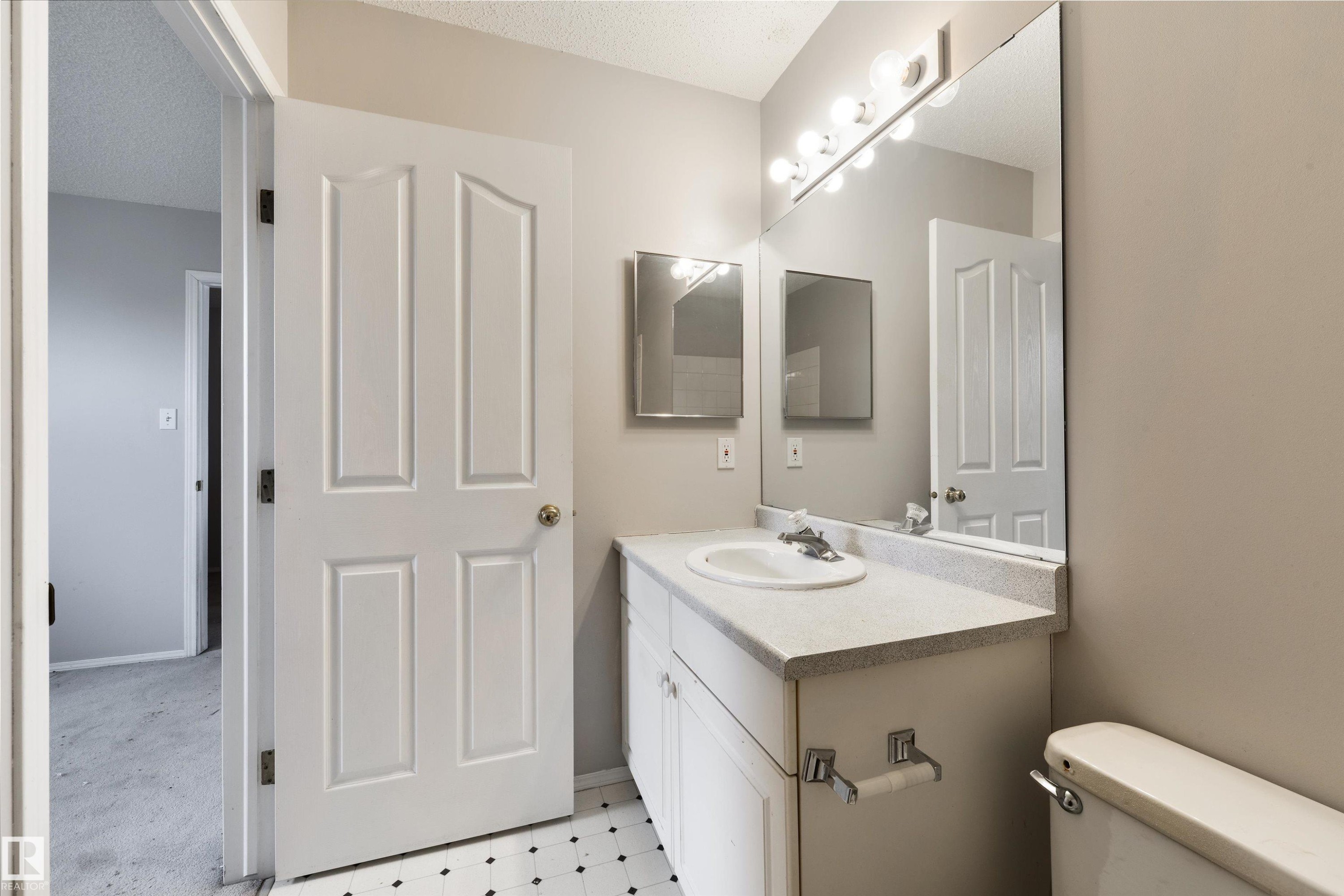 #123 1670 Jamha Rd Nw, Edmonton, AB - Indoor Photo Showing Bathroom
