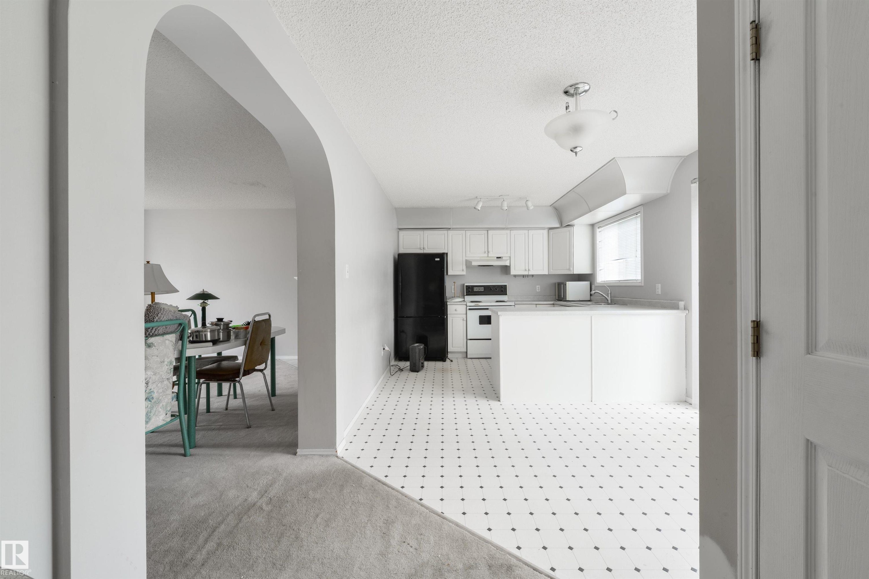 #123 1670 Jamha Rd Nw, Edmonton, AB - Indoor Photo Showing Other Room
