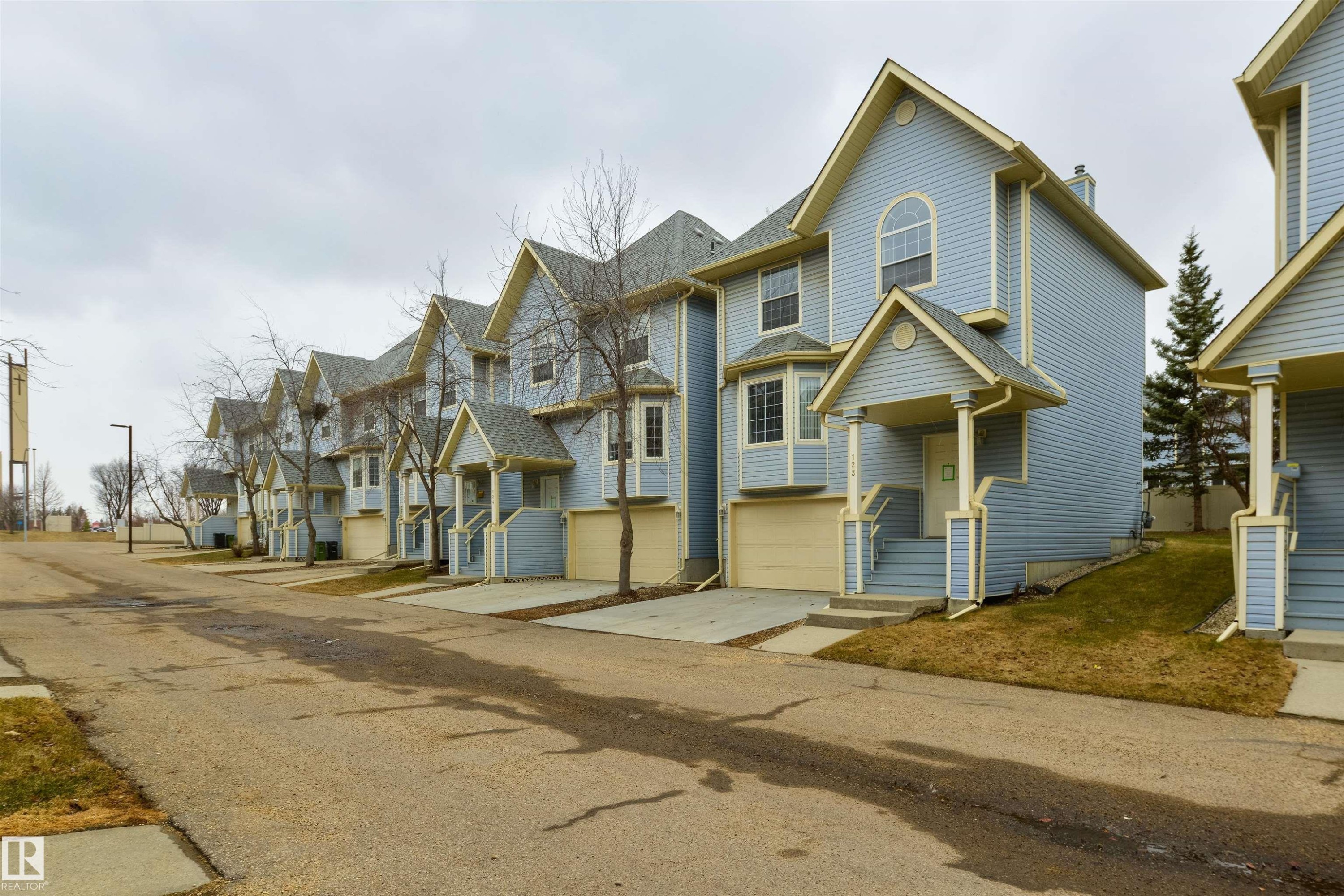 #123 1670 Jamha Rd Nw, Edmonton, AB - Outdoor With Facade
