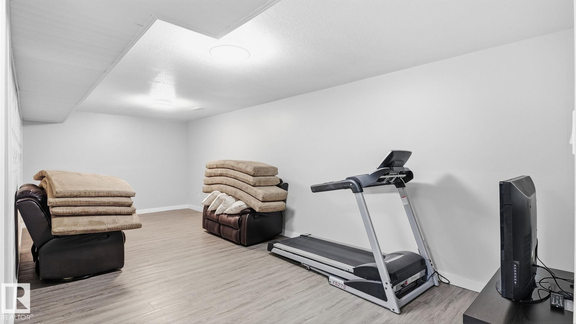 493 Kirkness Road Nw, Edmonton, AB - Indoor Photo Showing Gym Room