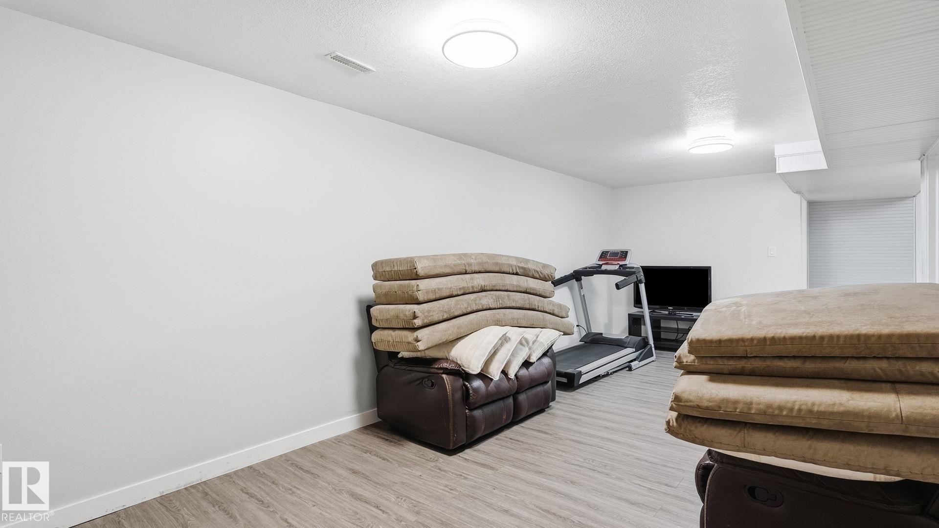 493 Kirkness Road Nw, Edmonton, AB - Indoor