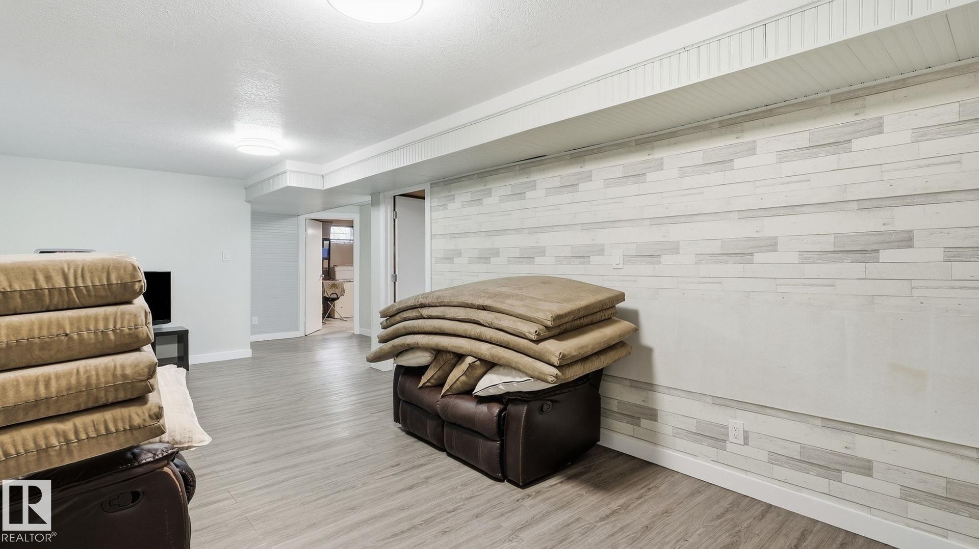 493 Kirkness Road Nw, Edmonton, AB - Indoor
