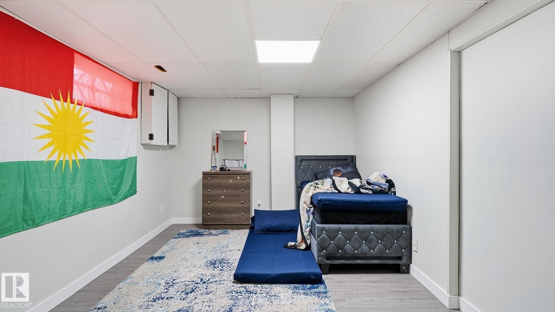 493 Kirkness Road Nw, Edmonton, AB - Indoor Photo Showing Other Room