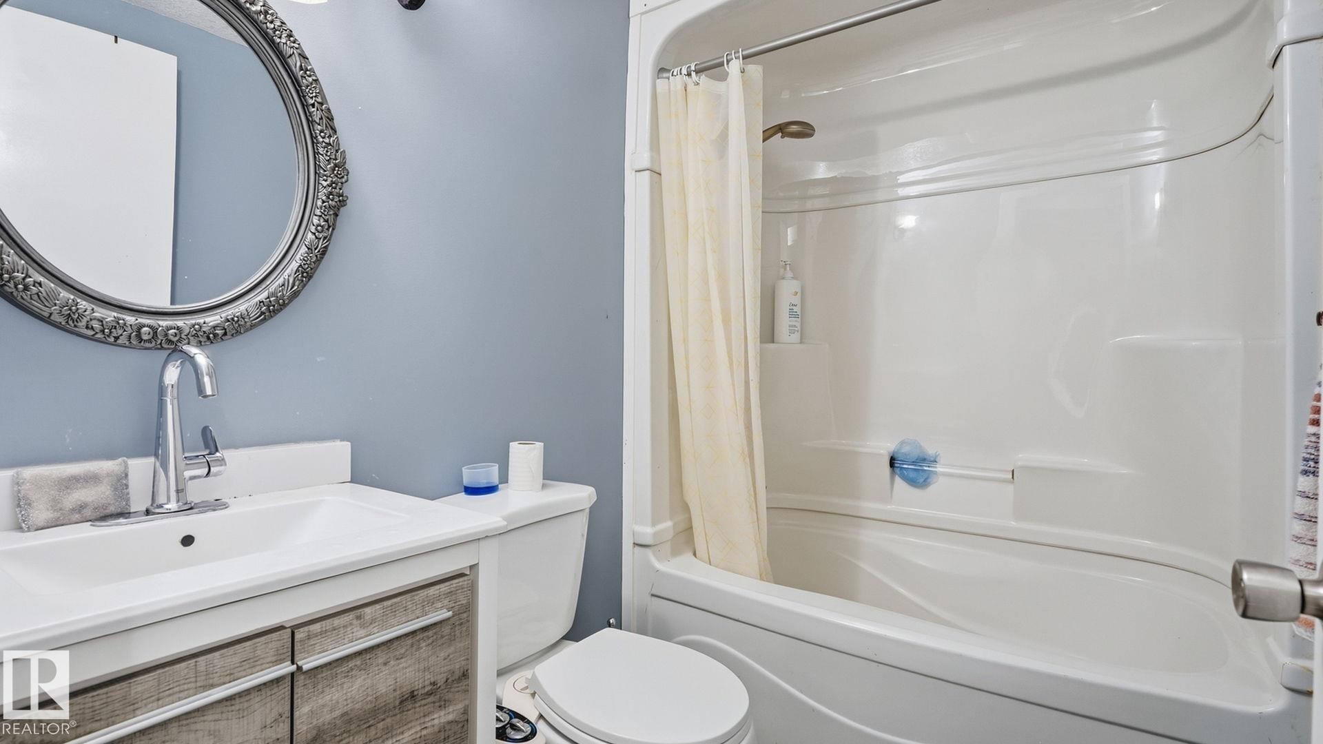 493 Kirkness Road Nw, Edmonton, AB - Indoor Photo Showing Bathroom