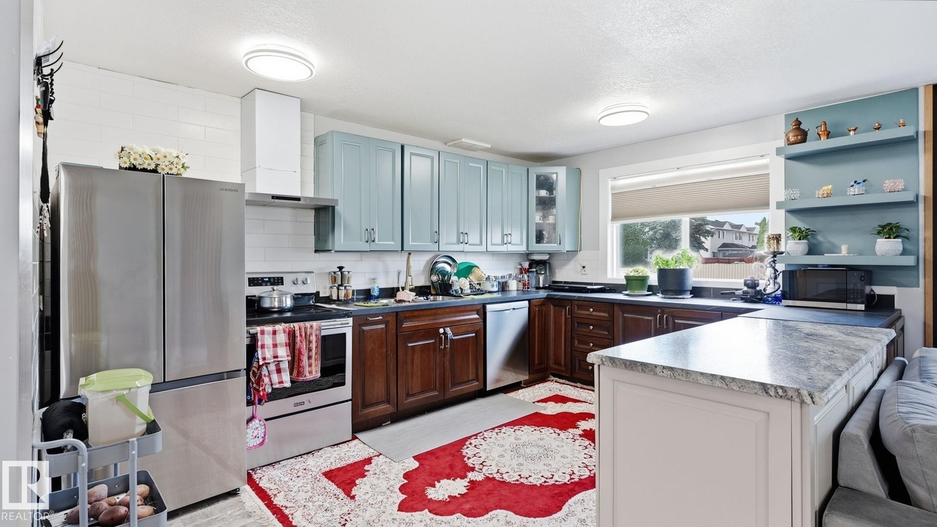 493 Kirkness Road Nw, Edmonton, AB - Indoor Photo Showing Kitchen