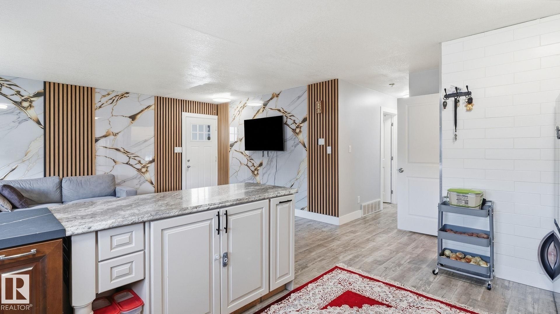 493 Kirkness Road Nw, Edmonton, AB - Indoor Photo Showing Kitchen