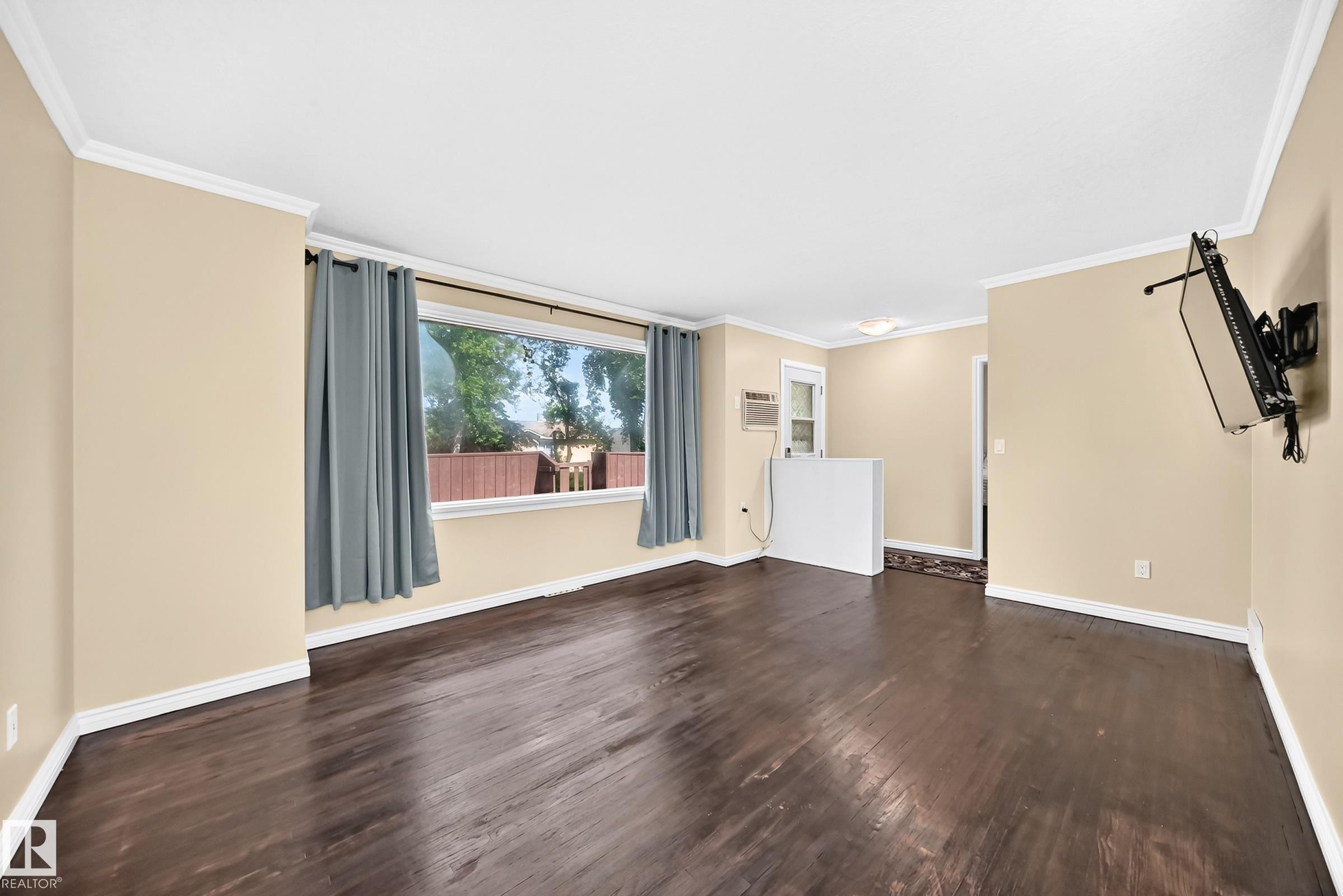 Dark wood-finish flooring with light beige walls - 50 Rocque, Fort Saskatchewan, AB - Indoor