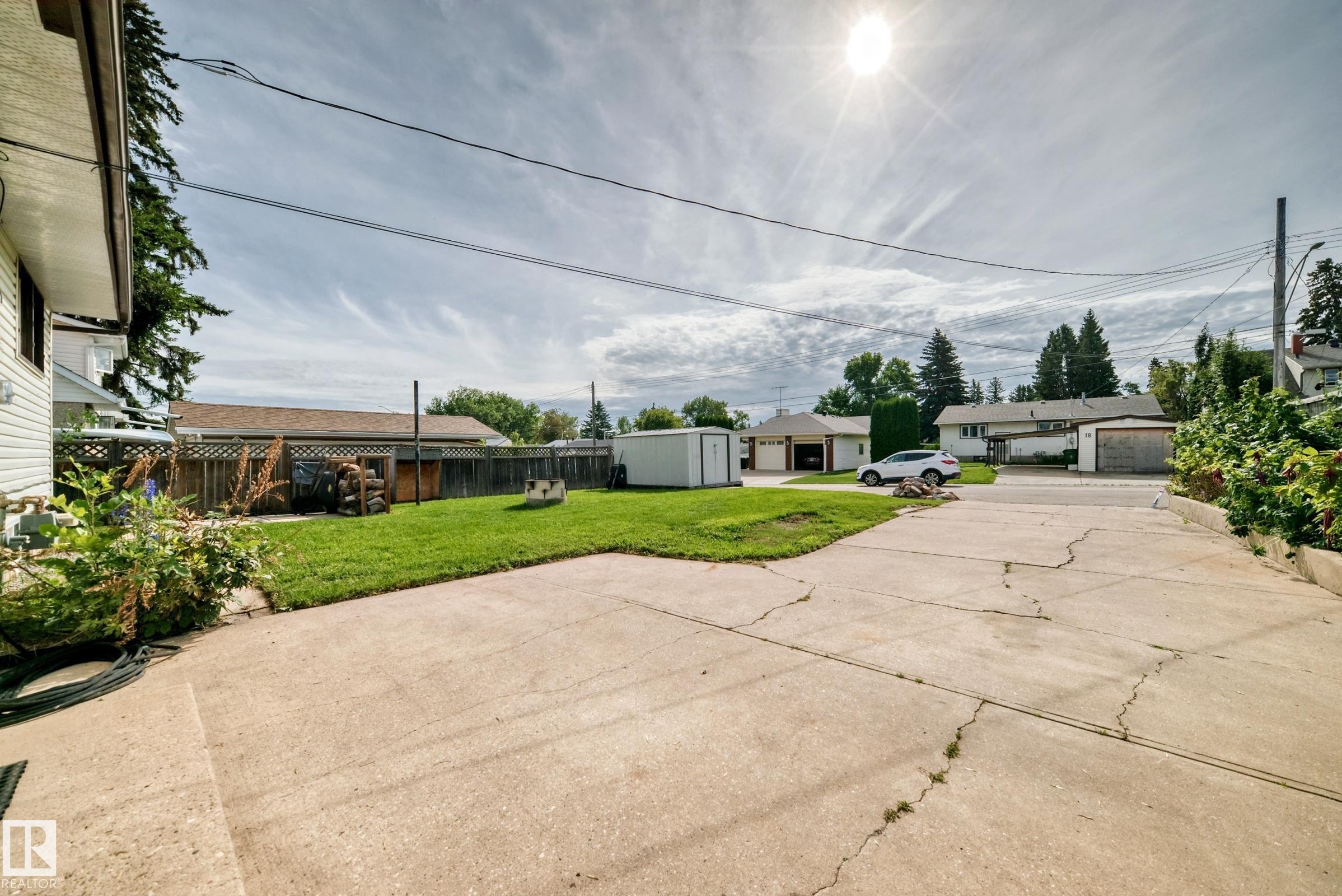Expansive concrete driveway, manicured lawn, and wooden privacy fence - 50 Rocque, Fort Saskatchewan, AB - Outdoor