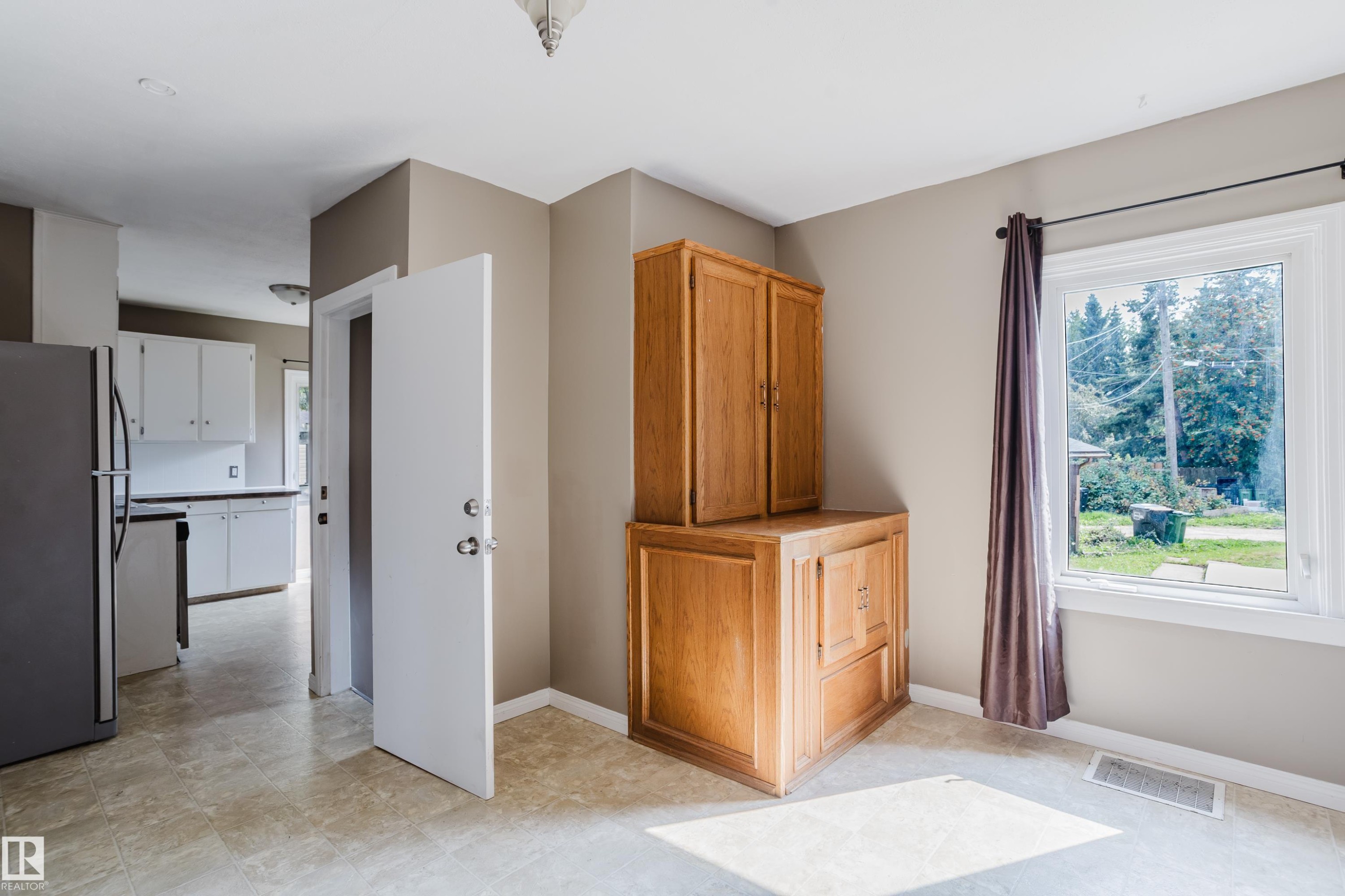 12811 117 Avenue Nw, Edmonton, AB - Indoor