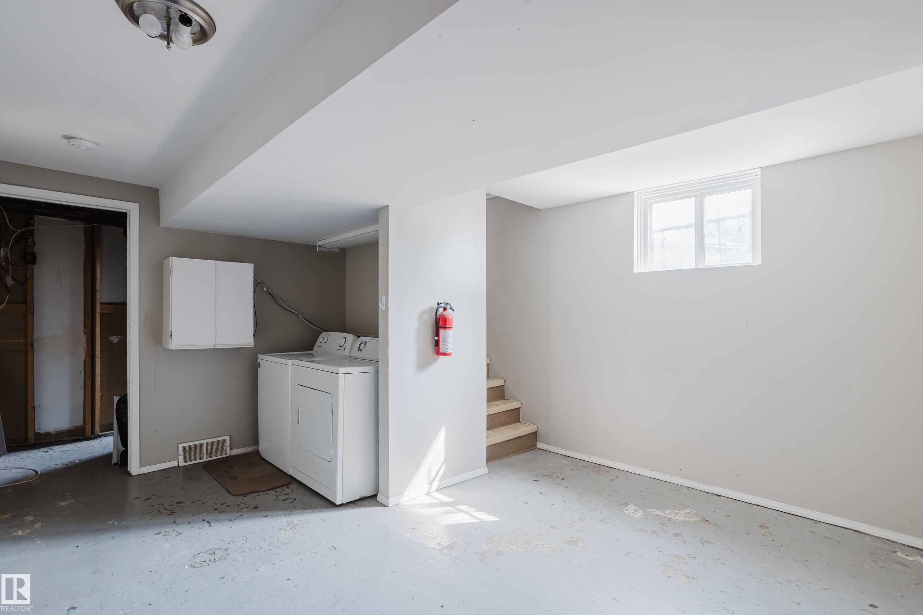 12811 117 Avenue Nw, Edmonton, AB - Indoor Photo Showing Laundry Room