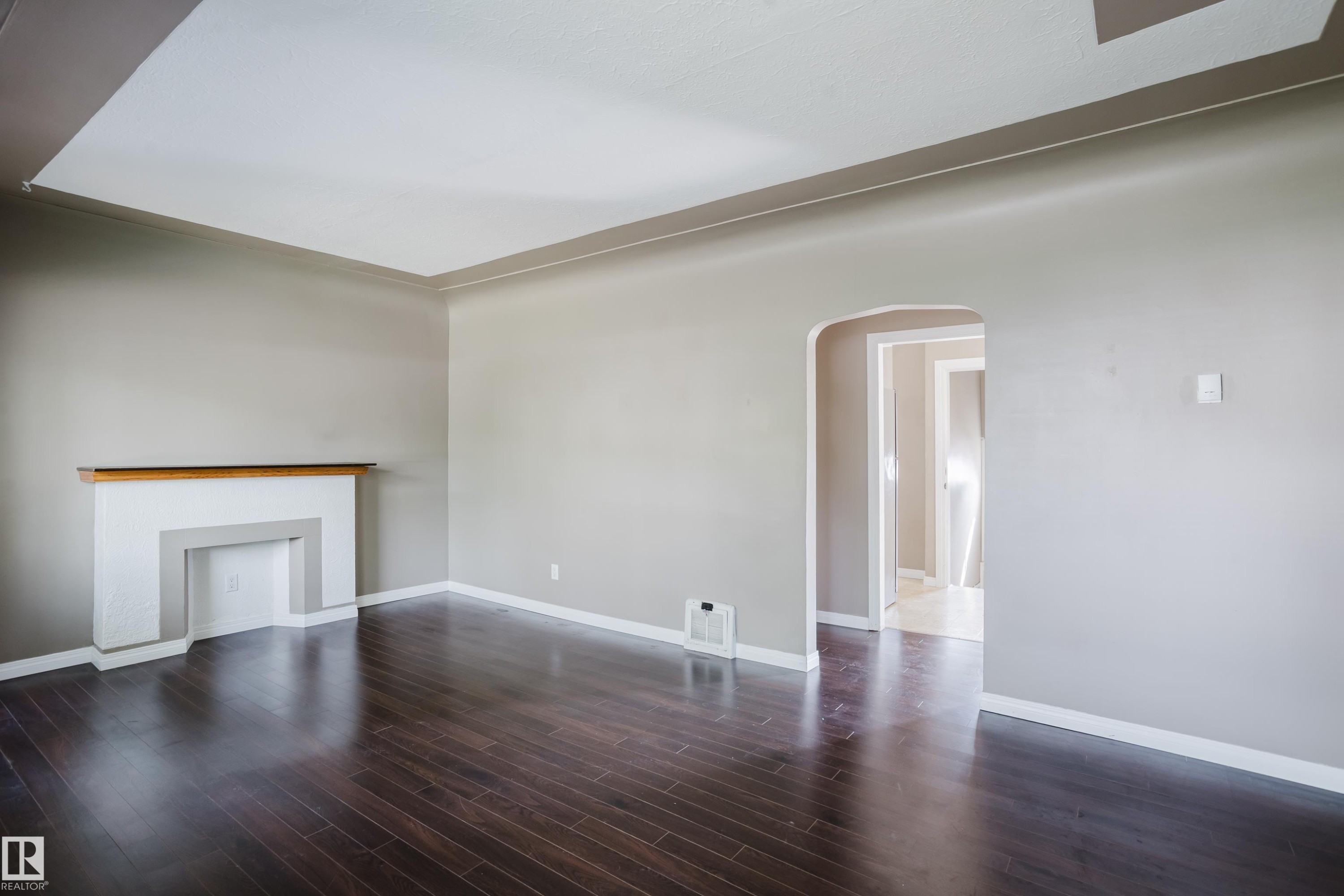 12811 117 Avenue Nw, Edmonton, AB - Indoor