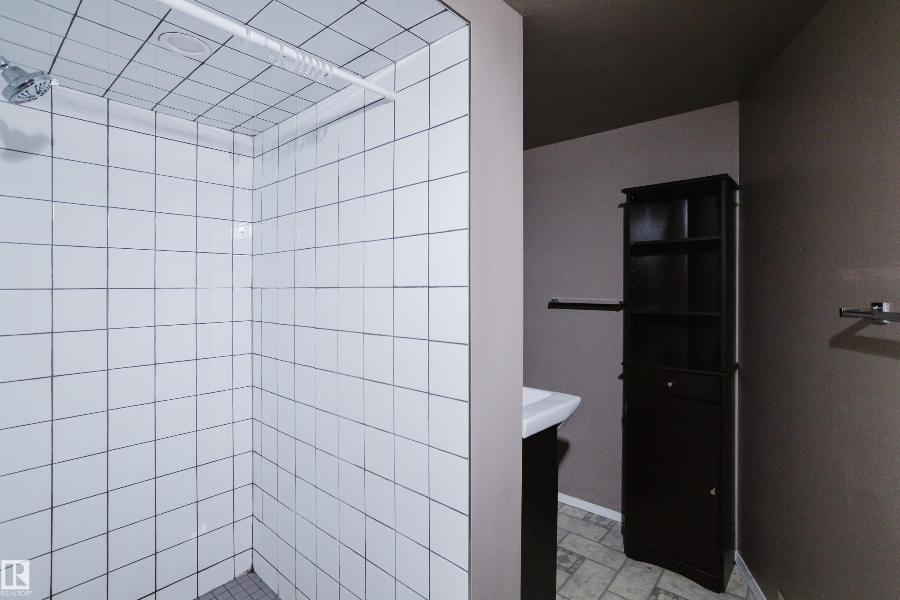 12811 117 Avenue Nw, Edmonton, AB - Indoor