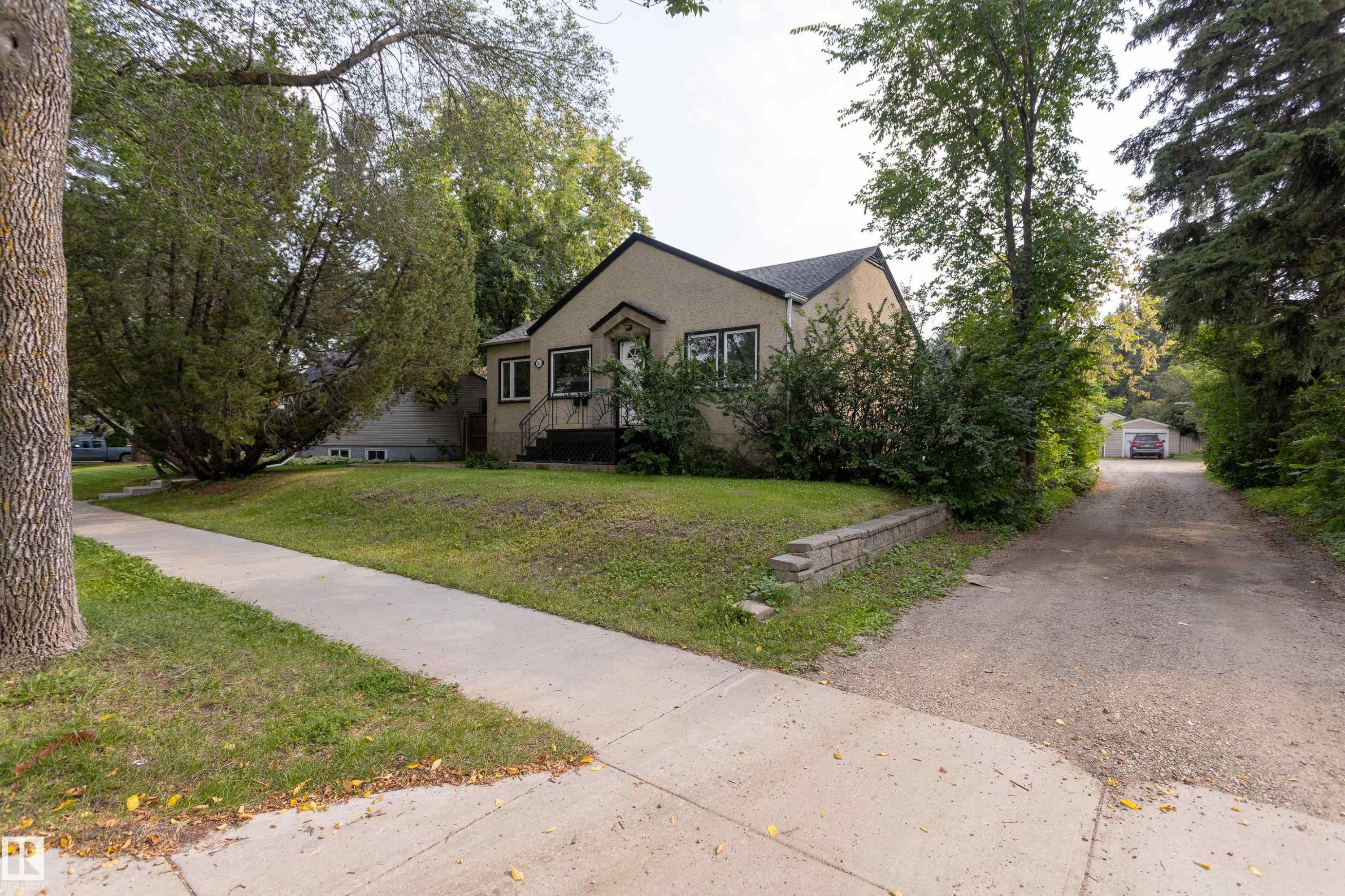 12811 117 Avenue Nw, Edmonton, AB - Outdoor
