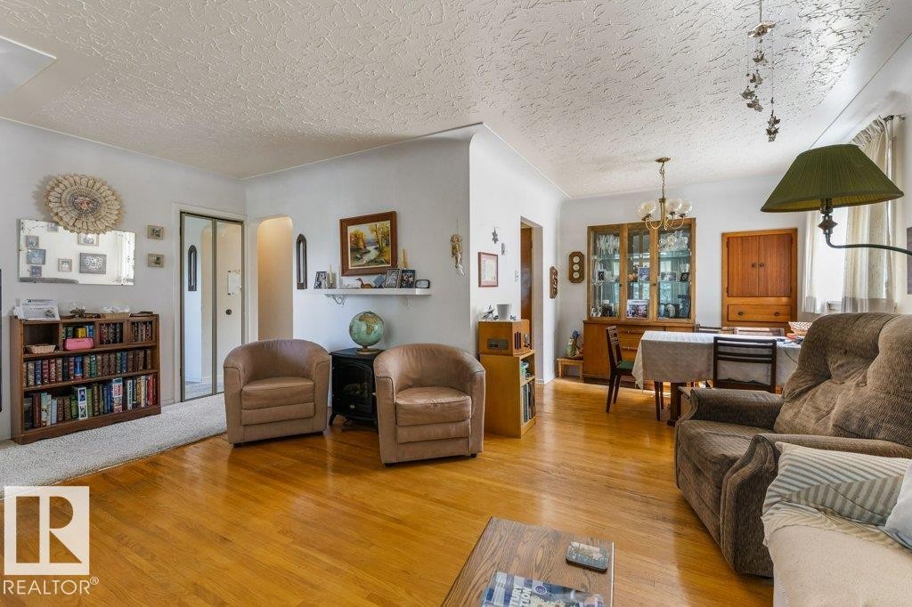10731 148 Street Nw, Edmonton, AB - Indoor Photo Showing Living Room