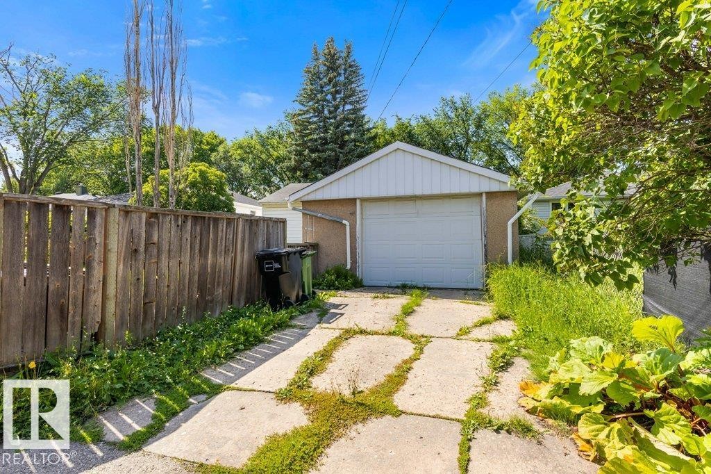 10731 148 Street Nw, Edmonton, AB - Outdoor