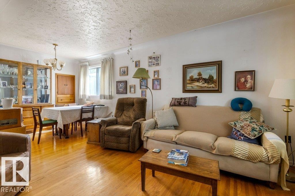 10731 148 Street Nw, Edmonton, AB - Indoor Photo Showing Living Room