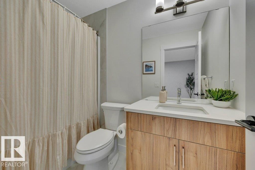 5329 Lark Landing Nw, Edmonton, AB - Indoor Photo Showing Bathroom