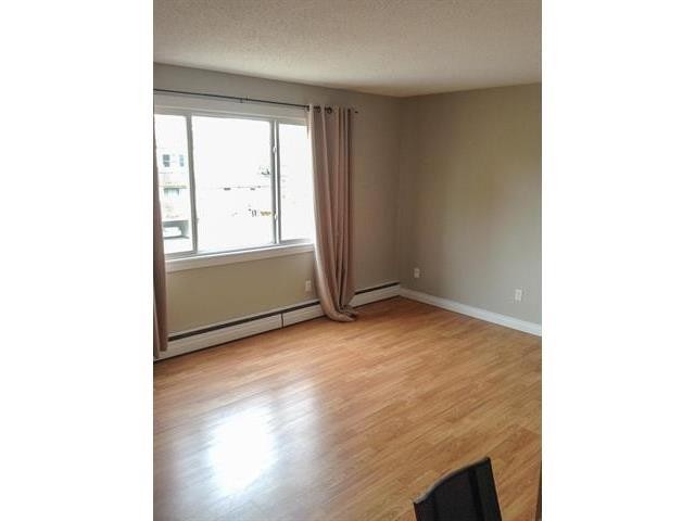 #306 10415 93 St Nw, Edmonton, AB - Indoor Photo Showing Other Room