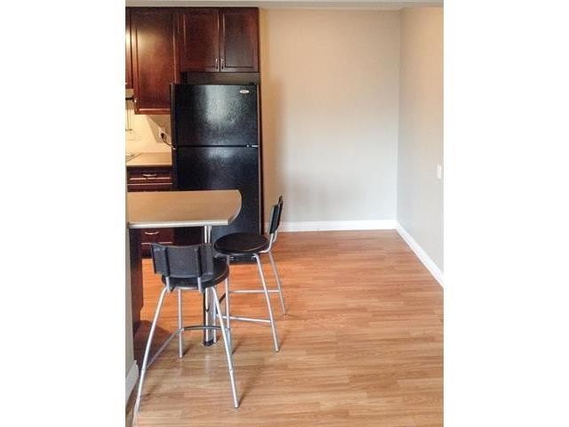 #306 10415 93 St Nw, Edmonton, AB - Indoor Photo Showing Kitchen