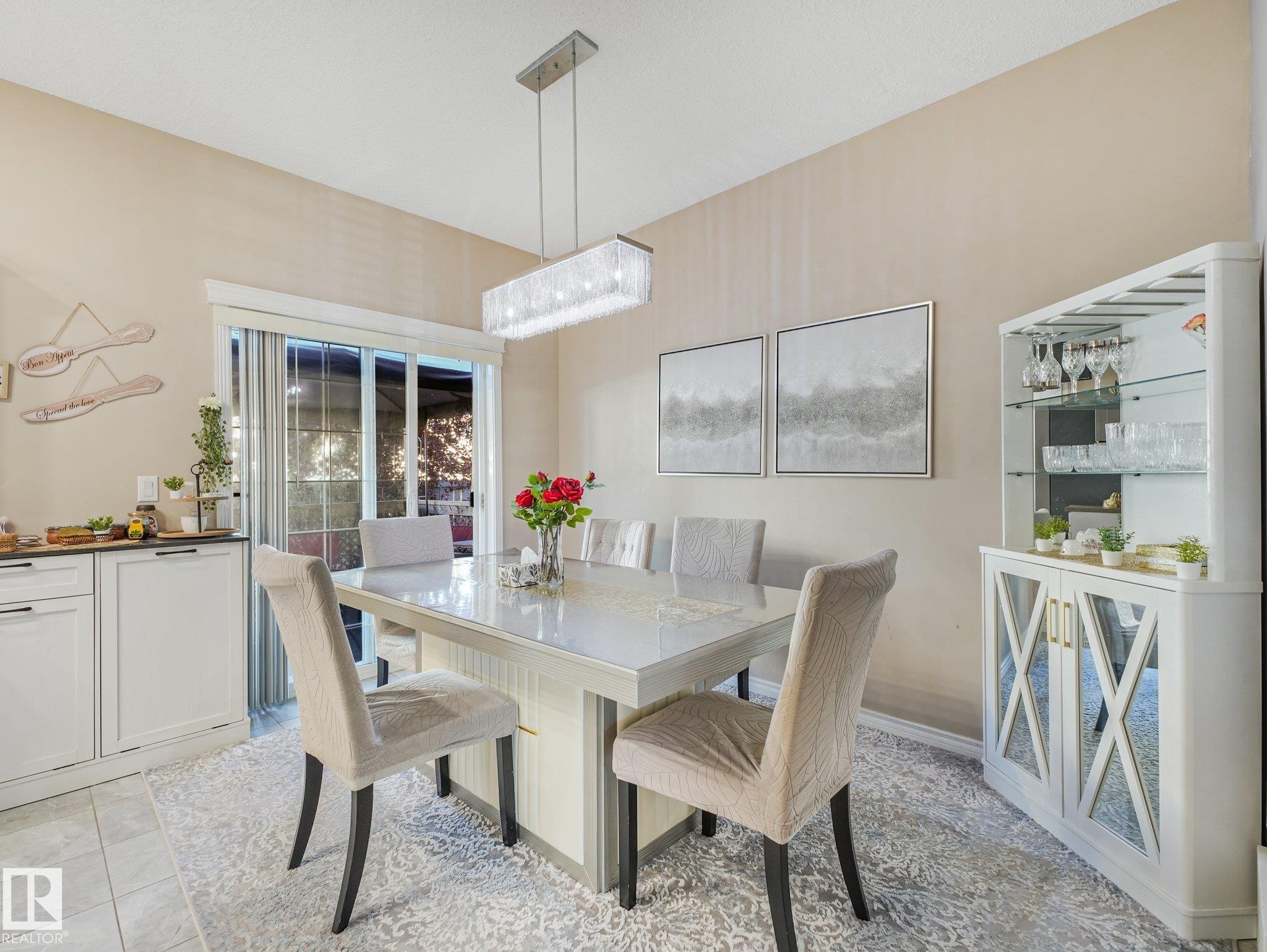 #48 1780 Glastonbury Bv Nw, Edmonton, AB - Indoor Photo Showing Dining Room