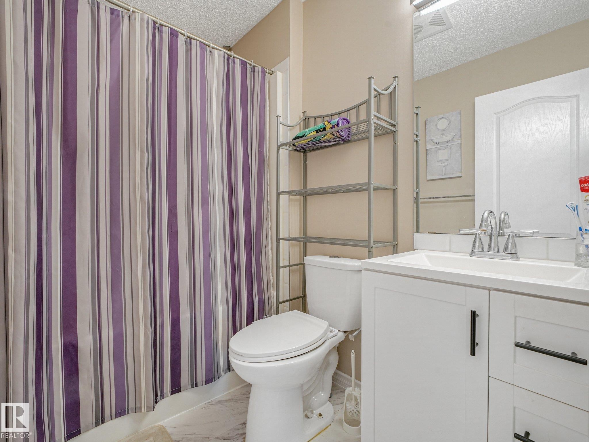 #48 1780 Glastonbury Bv Nw, Edmonton, AB - Indoor Photo Showing Bathroom