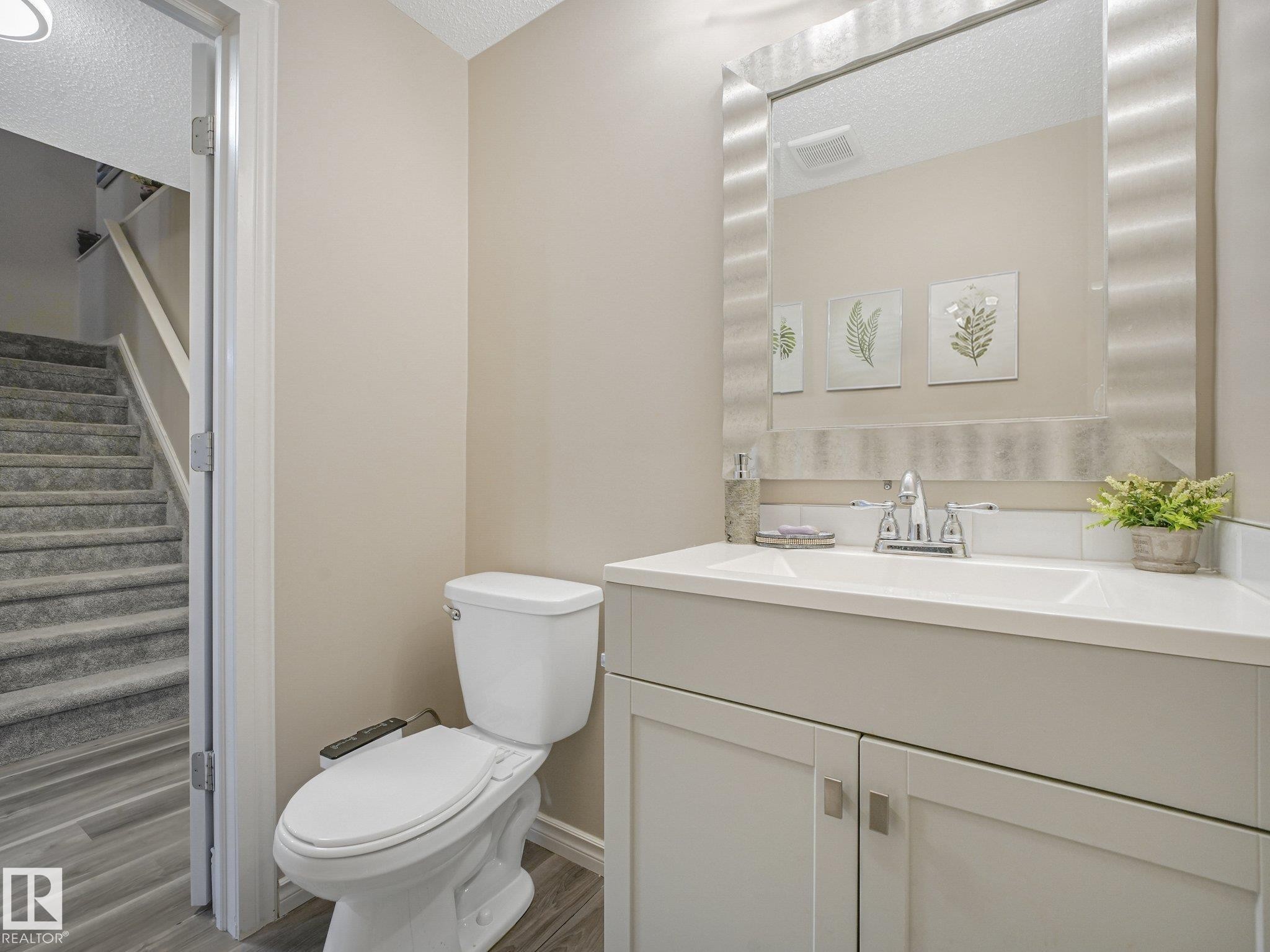 #48 1780 Glastonbury Bv Nw, Edmonton, AB - Indoor Photo Showing Bathroom