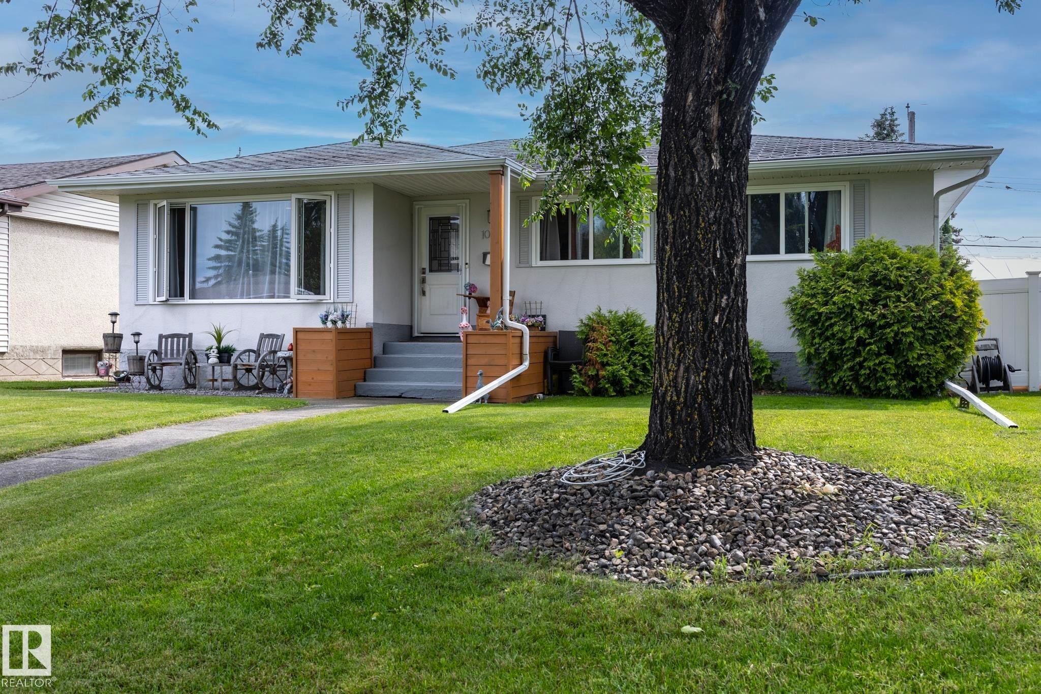 10623 75 Street Nw, Edmonton, AB