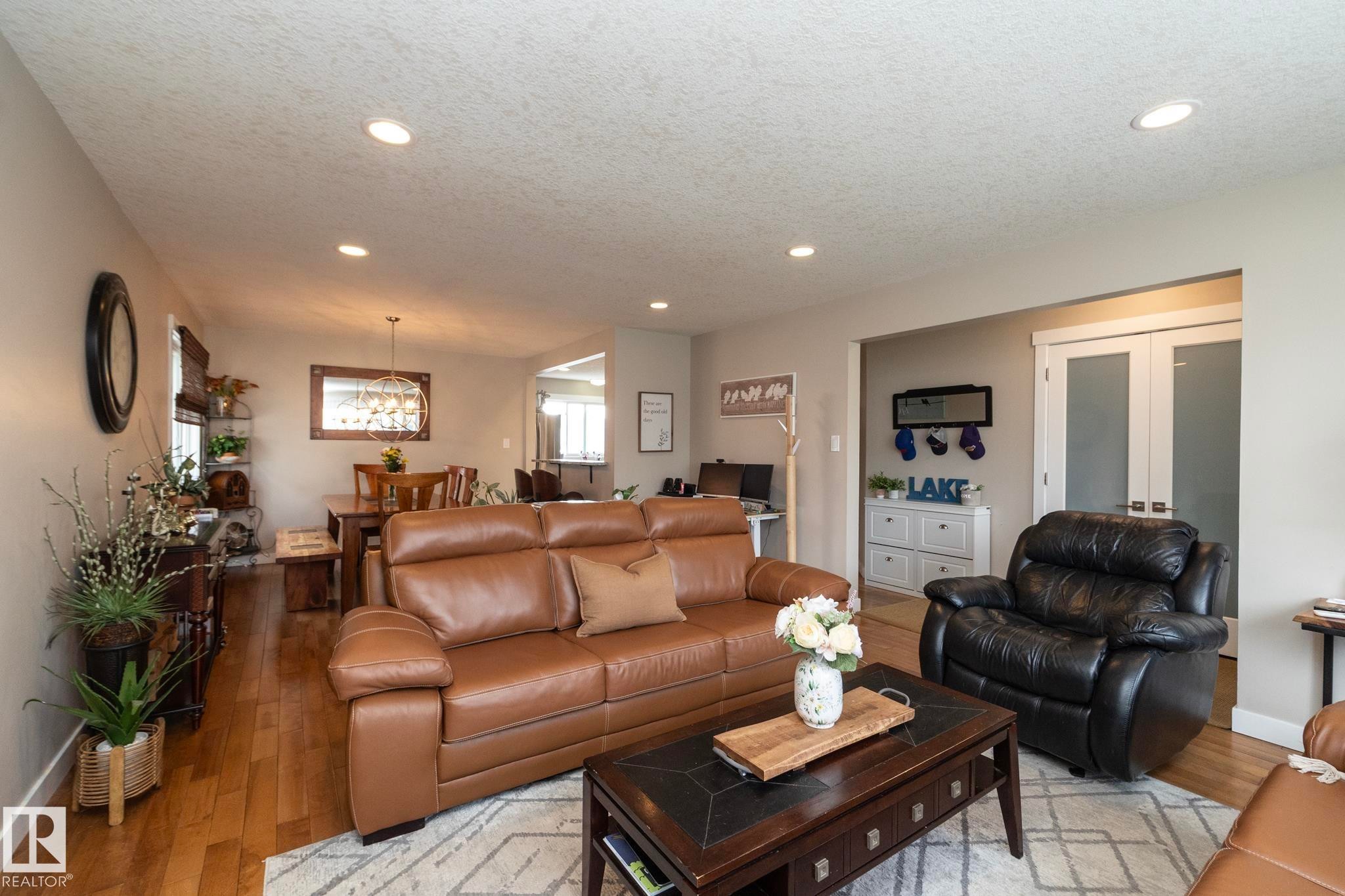 10623 75 Street Nw, Edmonton, AB