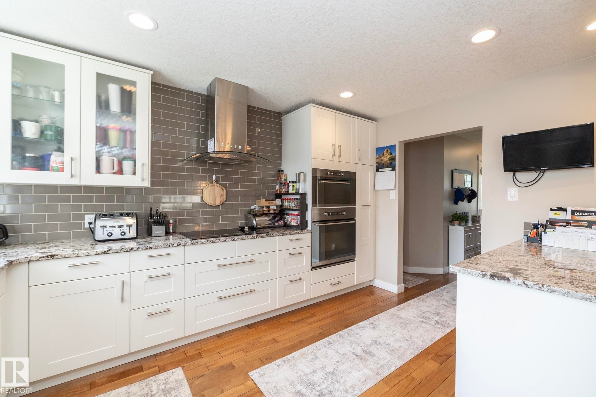 10623 75 Street Nw, Edmonton, AB