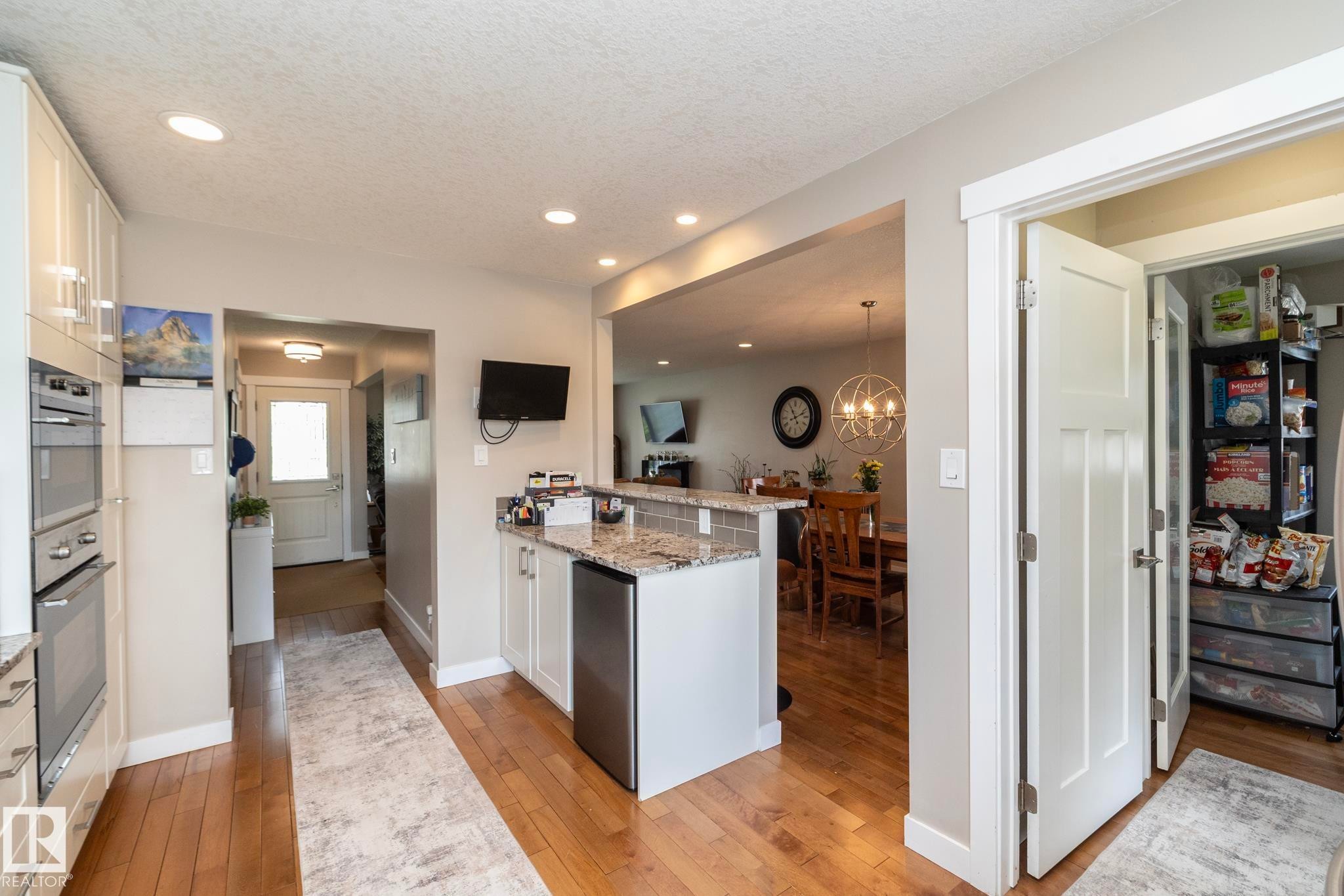 10623 75 Street Nw, Edmonton, AB