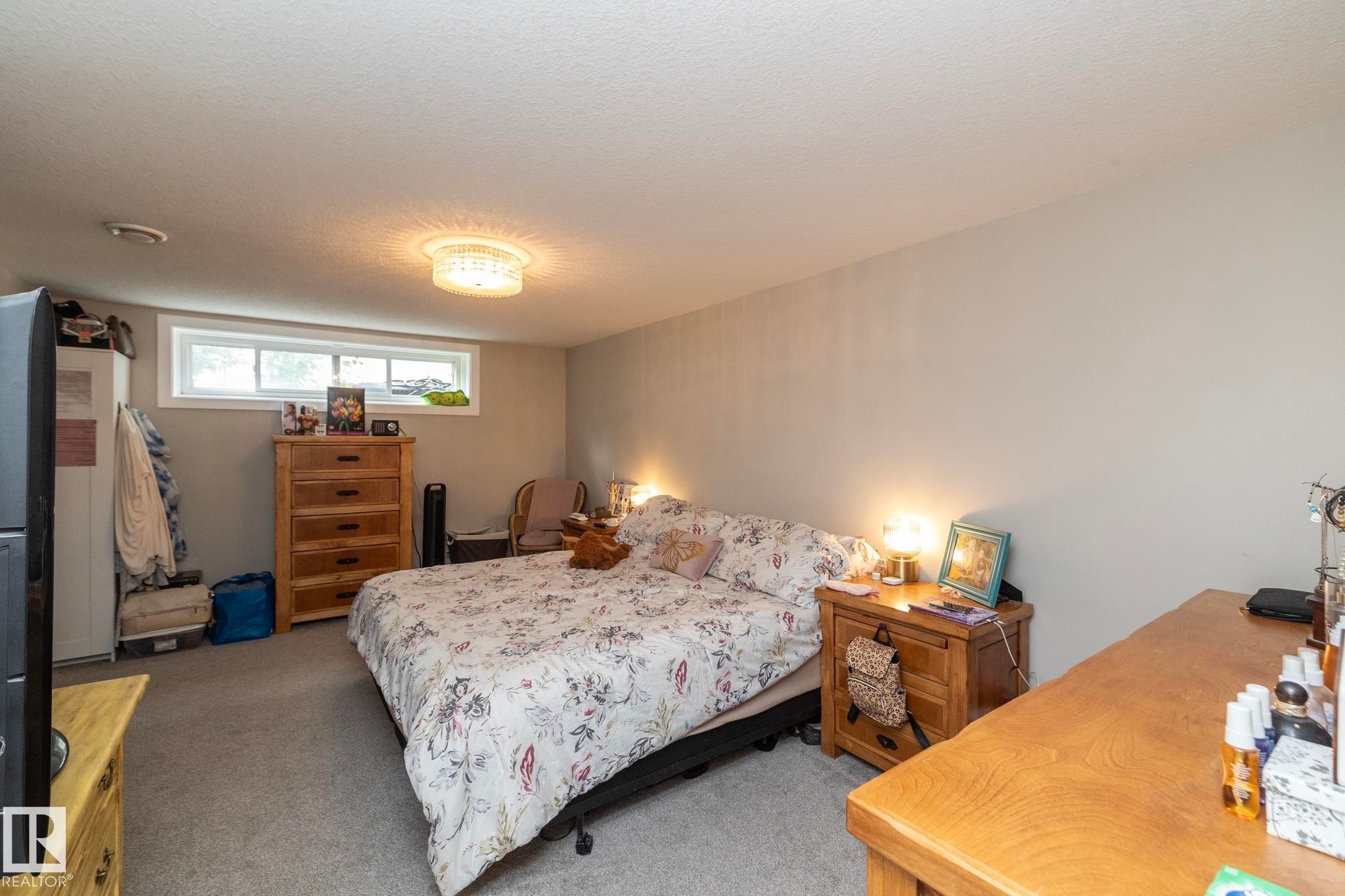 10623 75 Street Nw, Edmonton, AB