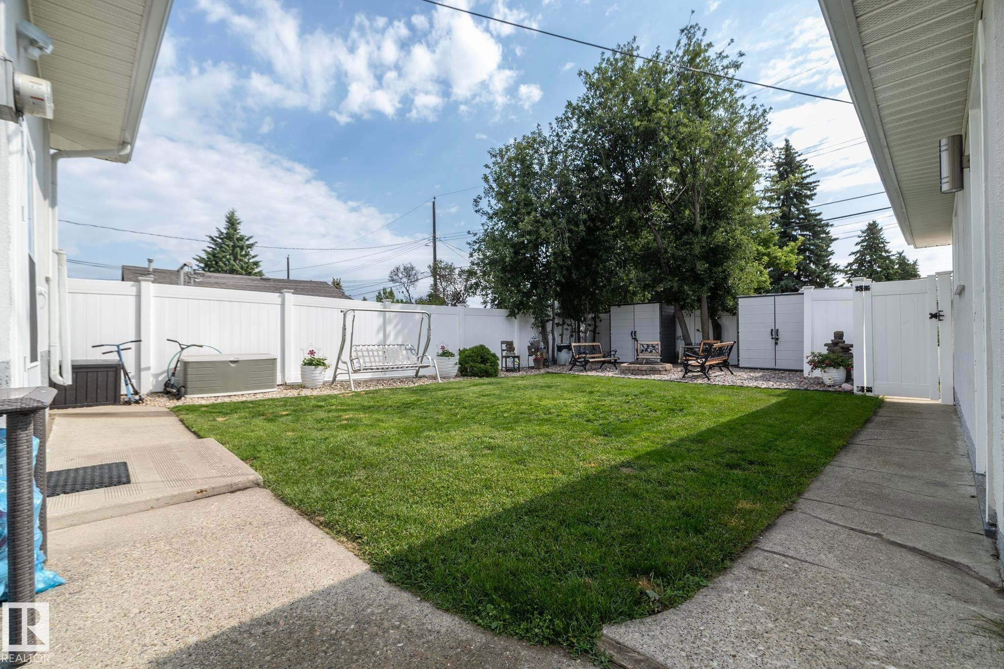 10623 75 Street Nw, Edmonton, AB
