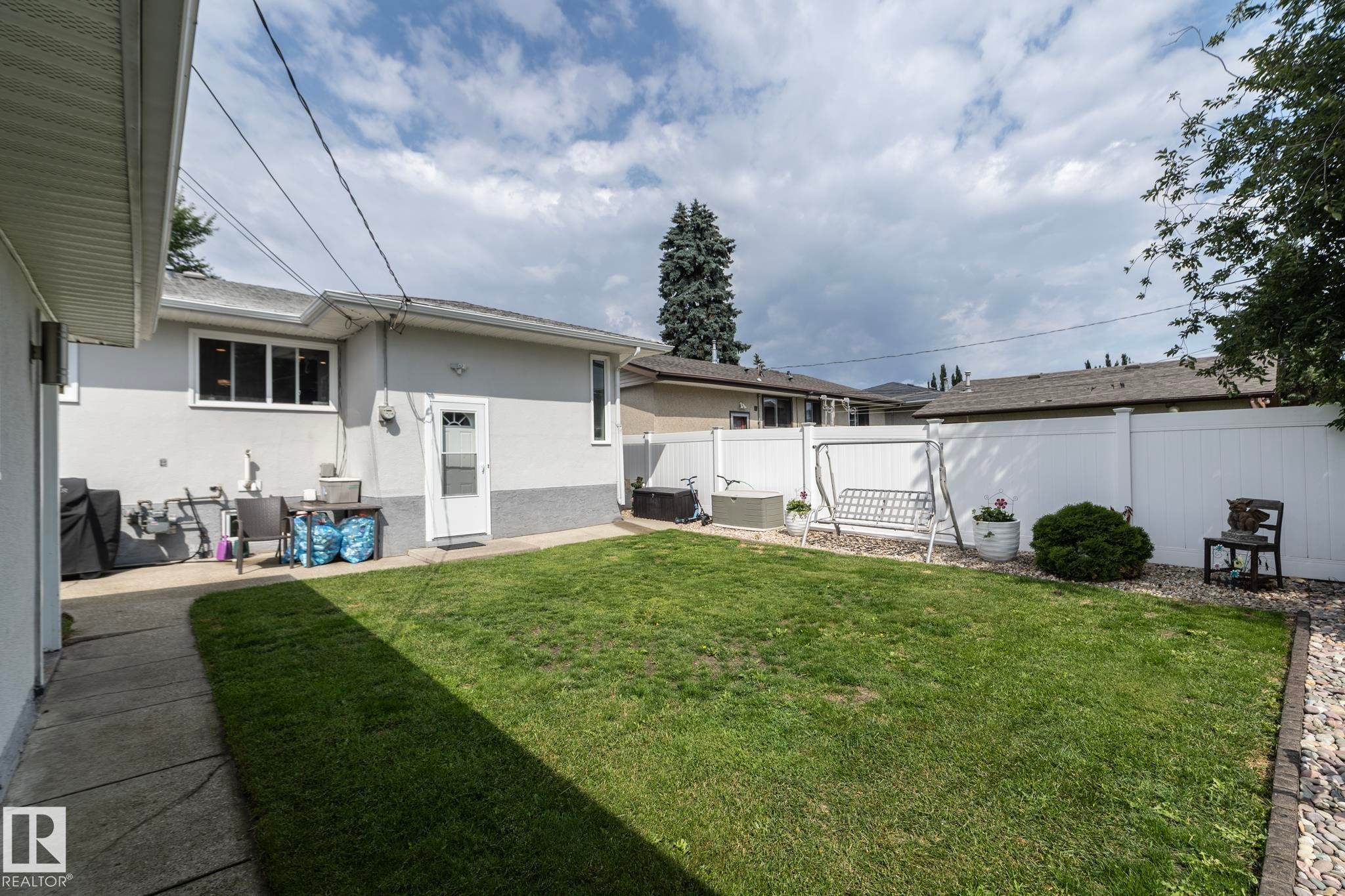 10623 75 Street Nw, Edmonton, AB