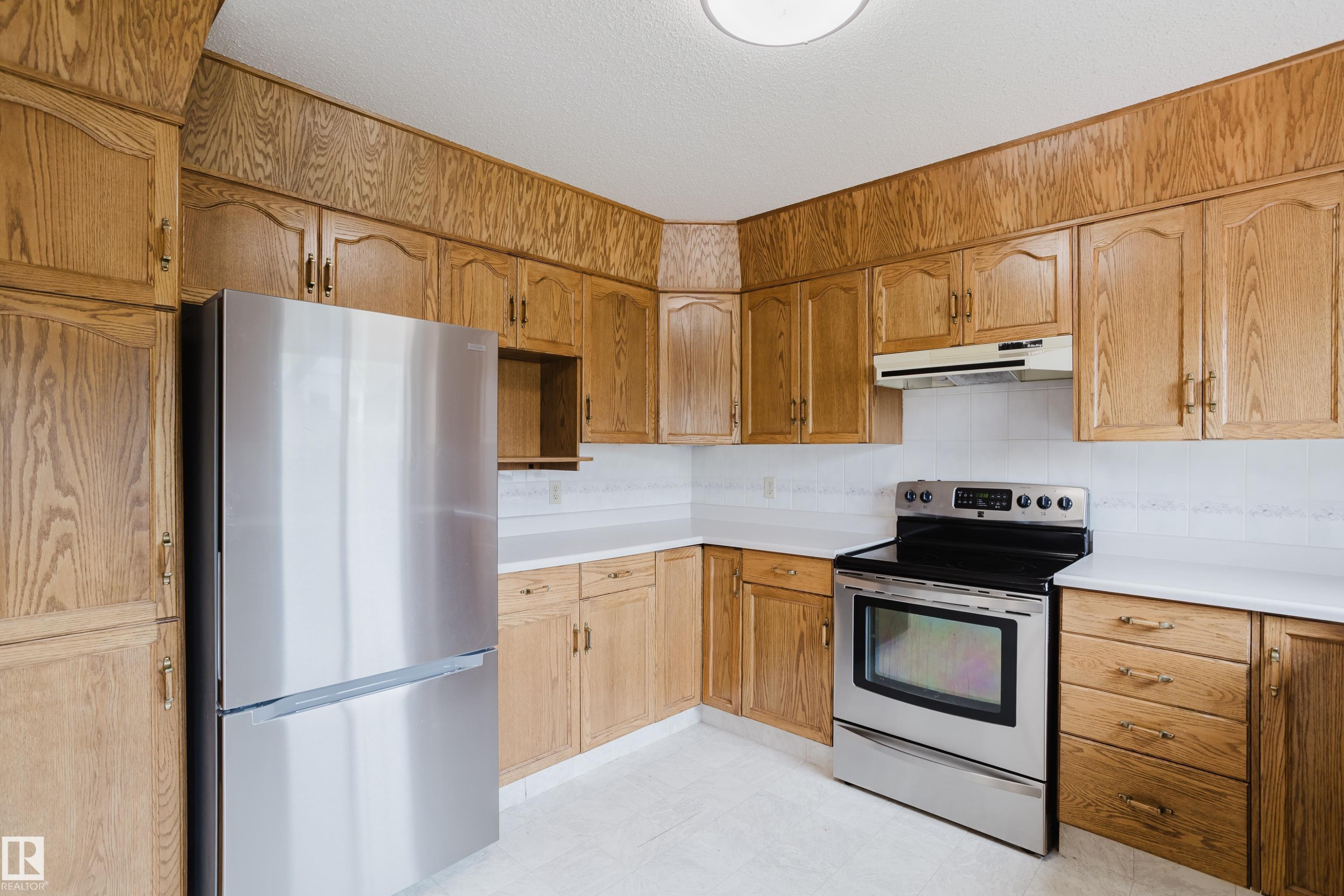 9220 92 Street Nw, Edmonton, AB - Indoor Photo Showing Kitchen