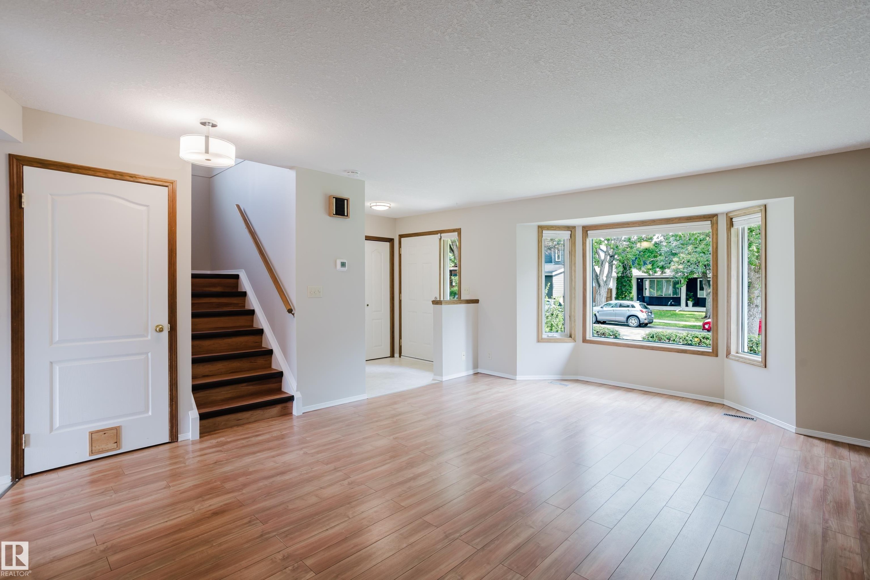 9220 92 Street Nw, Edmonton, AB - Indoor