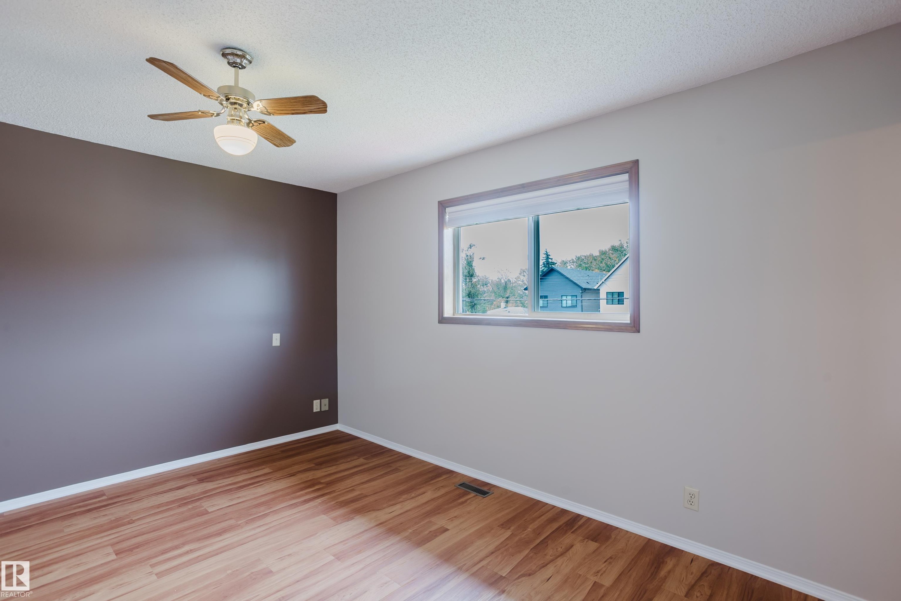 9220 92 Street Nw, Edmonton, AB - Indoor Photo Showing Other Room