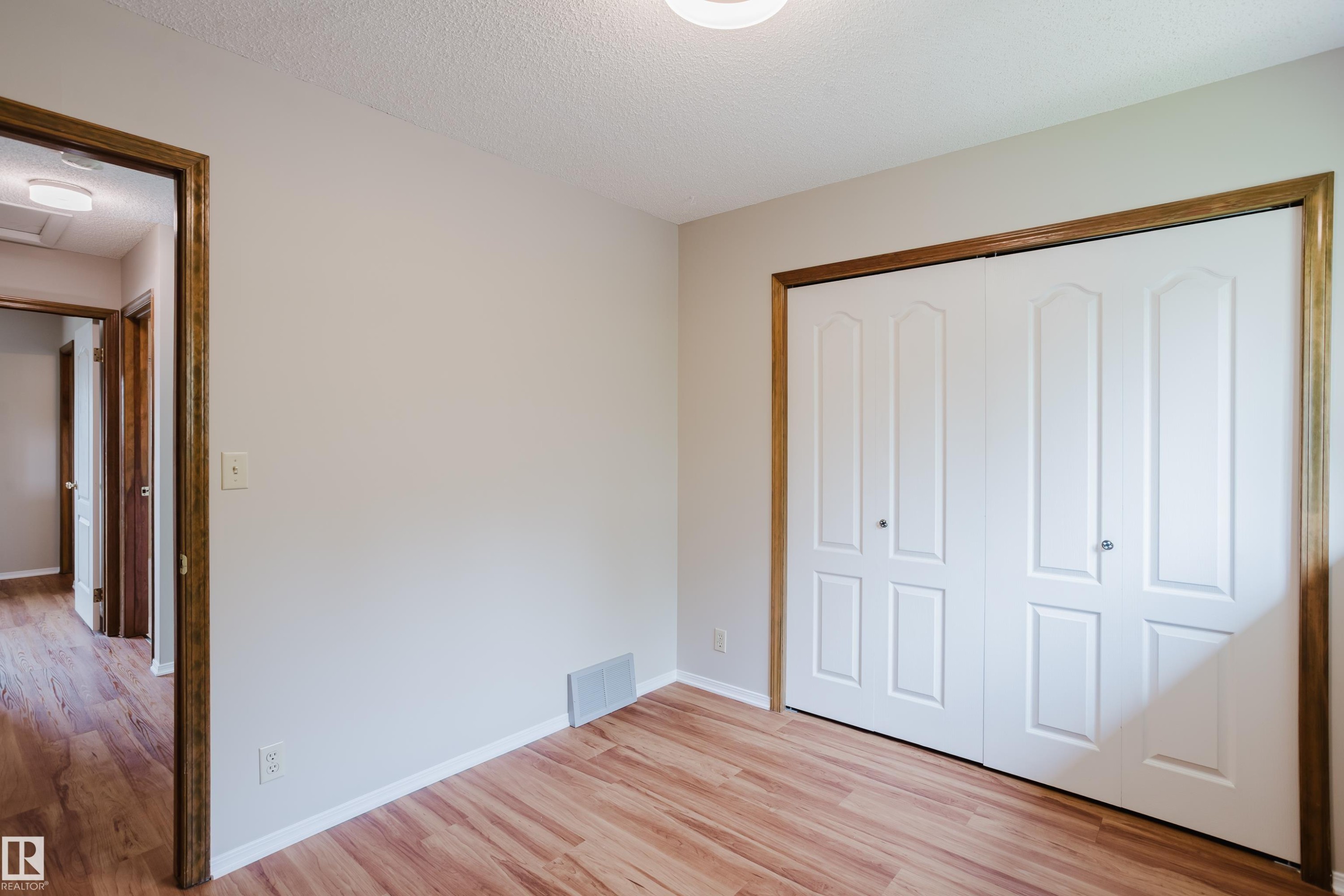9220 92 Street Nw, Edmonton, AB - Indoor Photo Showing Other Room